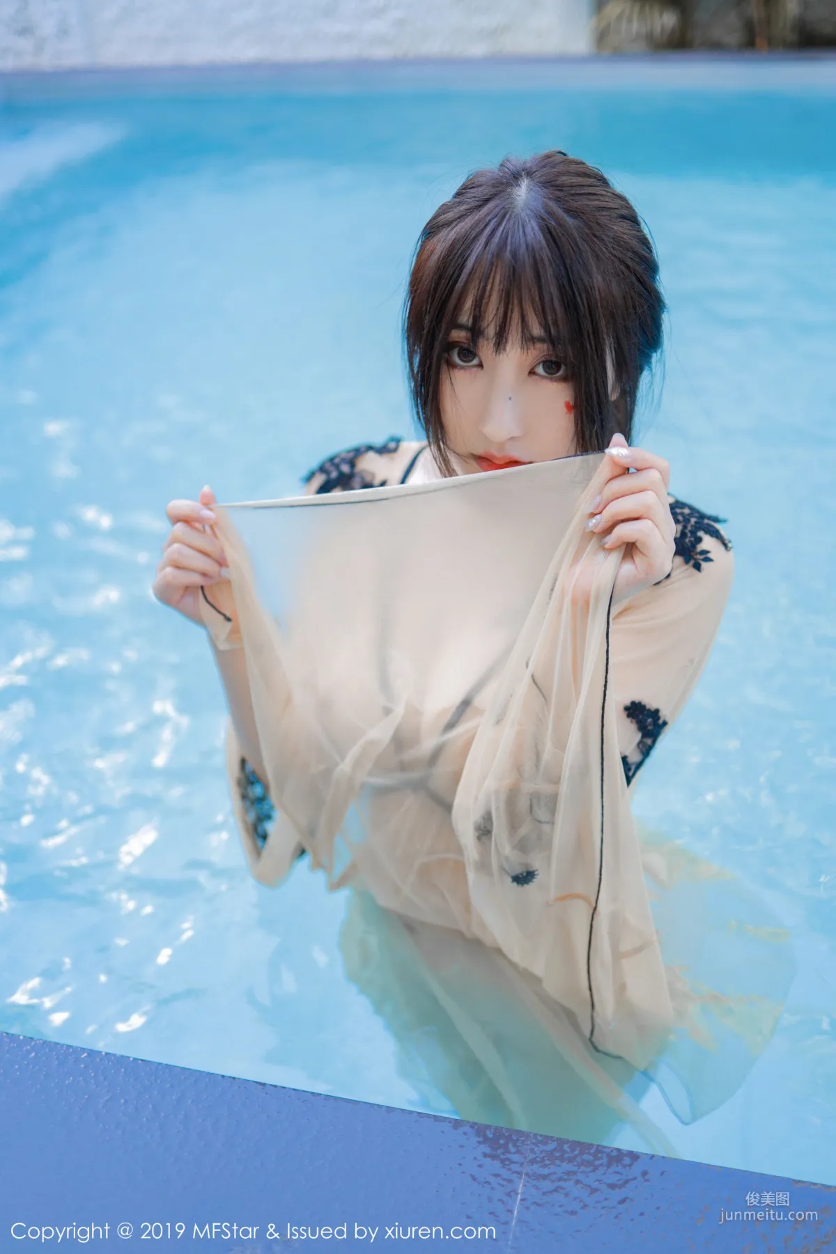 Betty Lin Zixin Pool Bath Beauty Series [MFStar] Vol.230 Photo Set photo 21