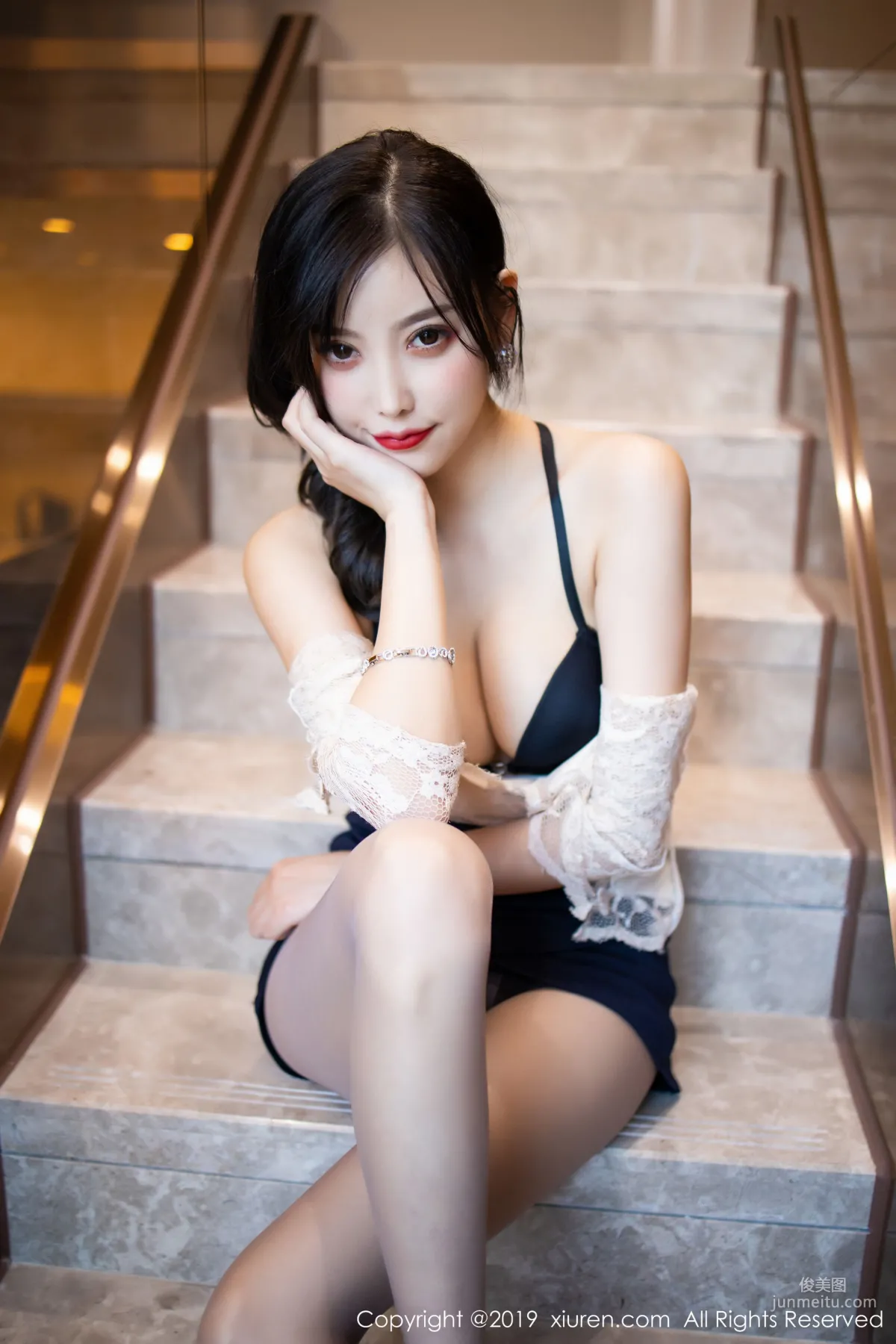Yang Chenchen sugar 'Slip Dress Lingerie and Stockings Legs' [XiuRen] No.1717 Photo Set photo 36