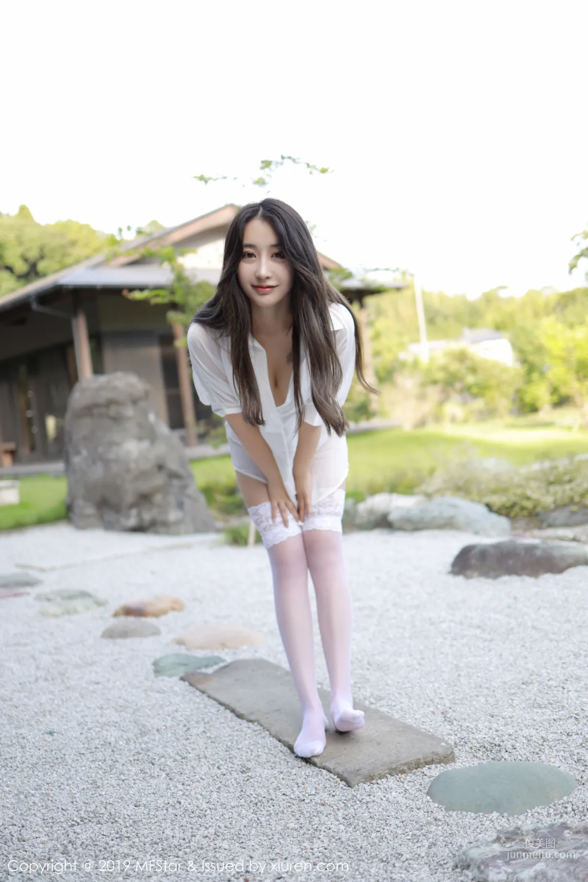 Betty Lin Zixin, Premium White Shirt Lady [MFStar] Vol.219 Photo Set photo 5