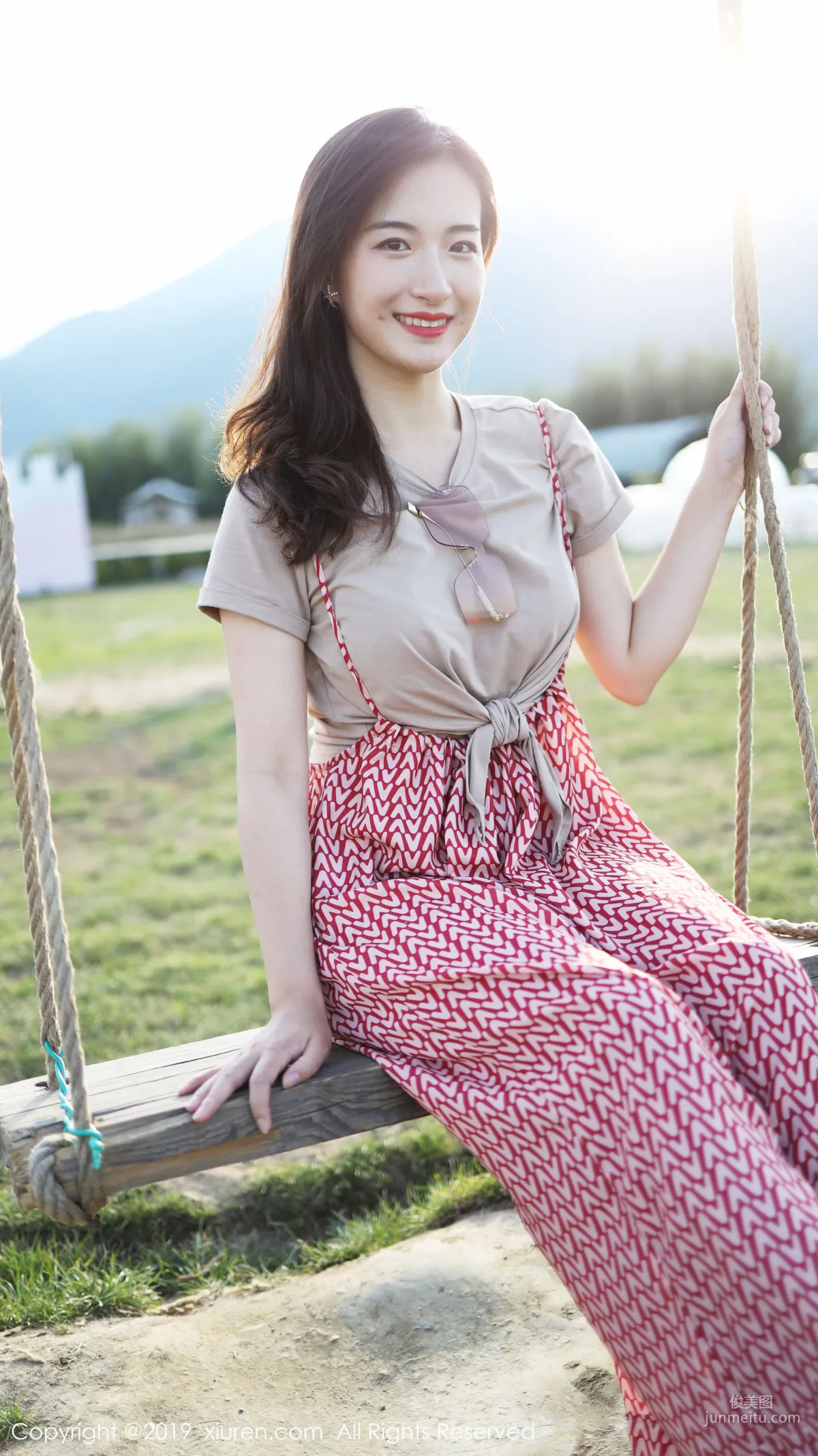 Yi'er Latte Outdoor Fresh Sweet Style Series [XiuRen] No.1718 Photo Set photo 39