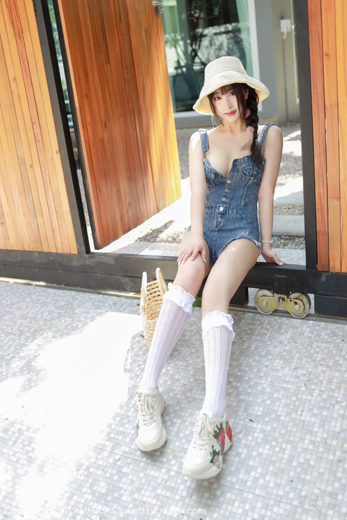 Betty Lin Zixin 《Straw Hat Girl Theme Series》 [MFStar] Vol.228 Photo Set photo 20