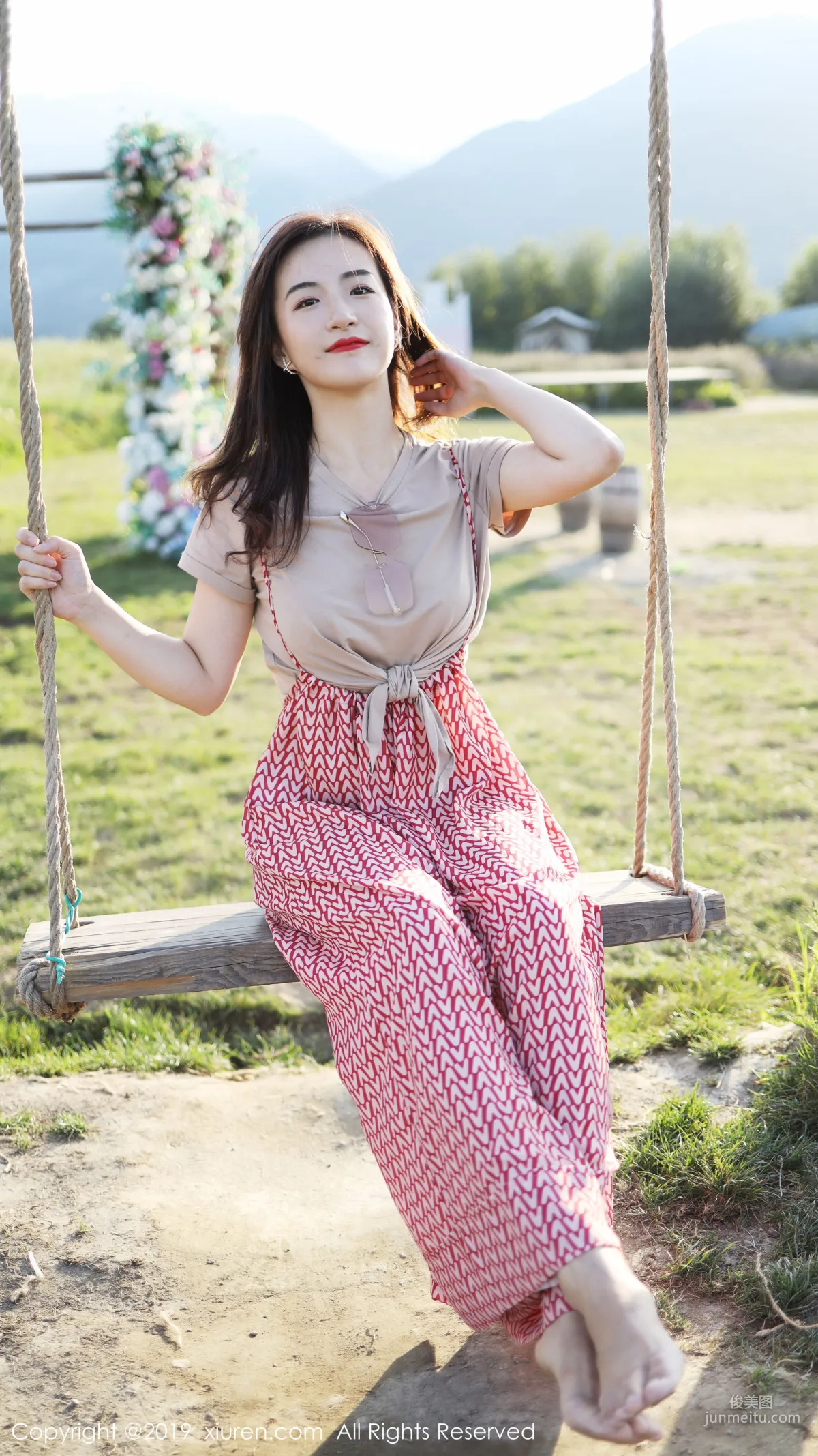 Yi'er Latte Outdoor Fresh Sweet Style Series [XiuRen] No.1718 Photo Set photo 35