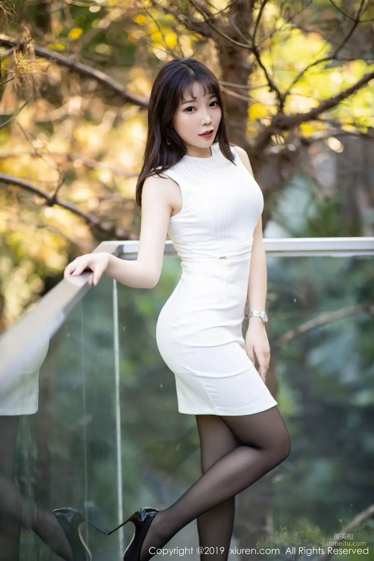 Zhizhi Booty, Elegant Short Skirt and Alluring Black Stockings [XiuRen] No.1714 Photo Set photo 13