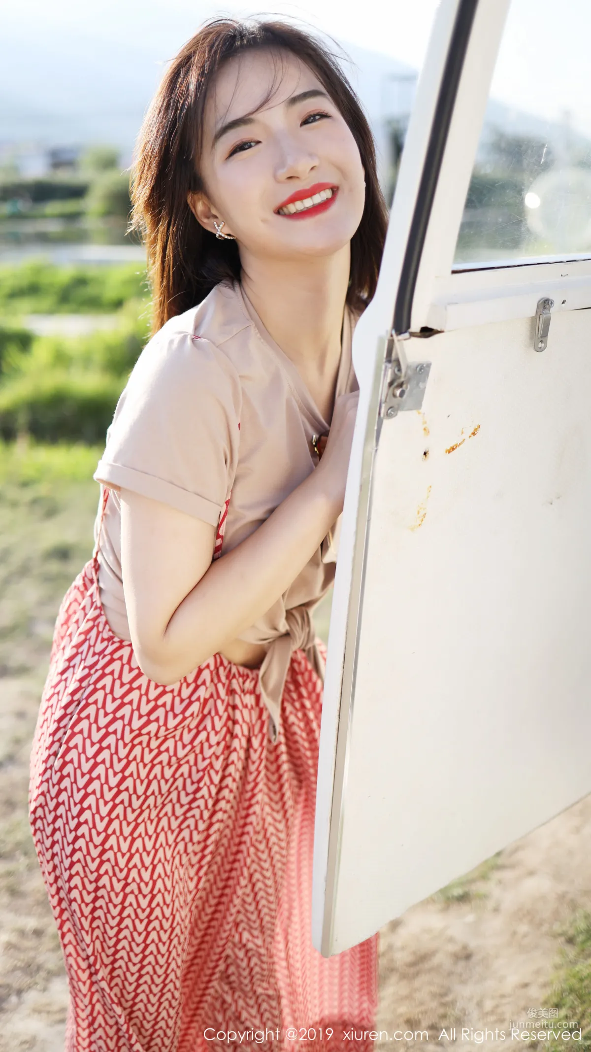 Yi'er Latte Outdoor Fresh Sweet Style Series [XiuRen] No.1718 Photo Set photo 20