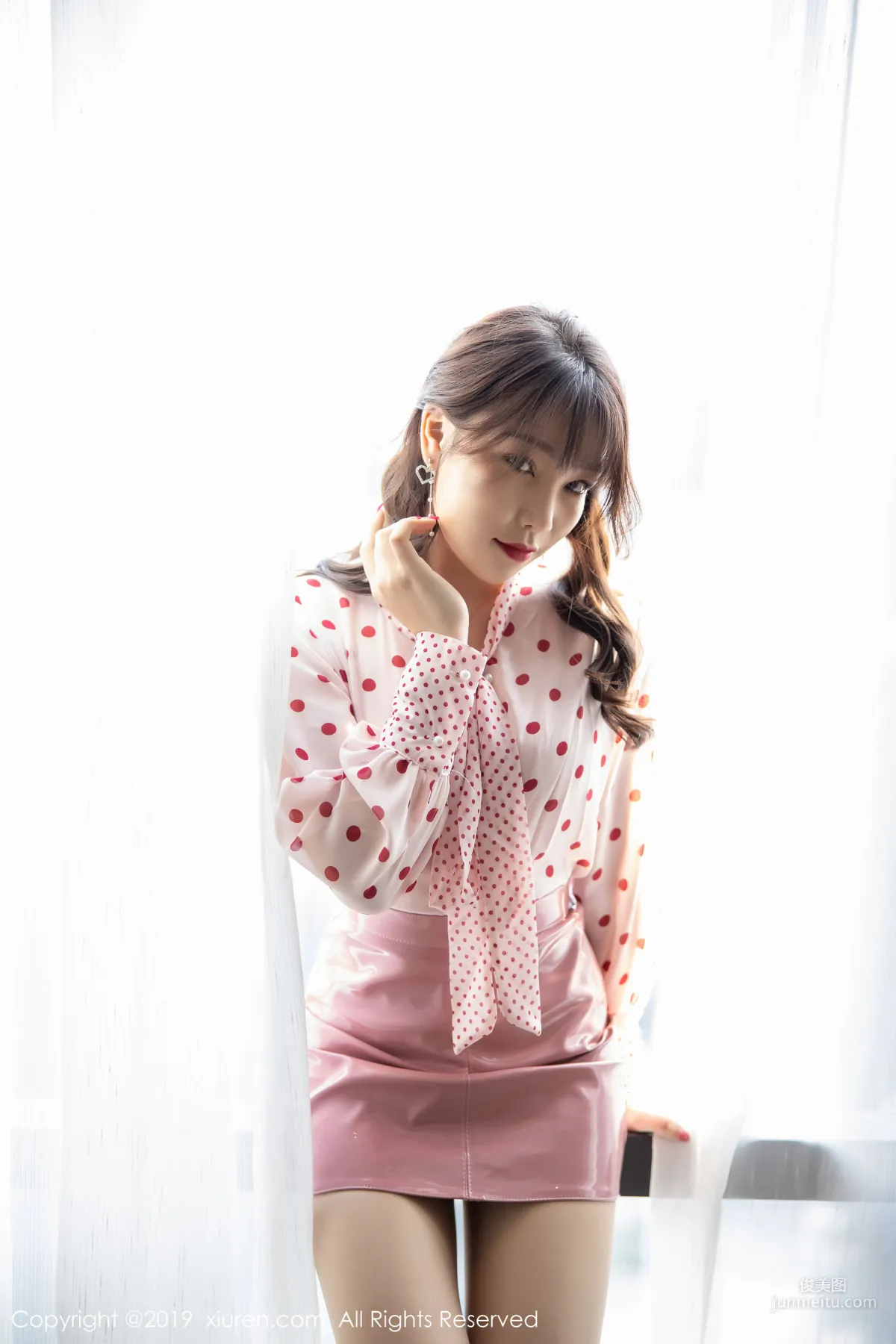 Zhizhi Booty, Fan Professional Wear + Lace Lingerie [XiuRen] No.1742 Photo Set photo 11