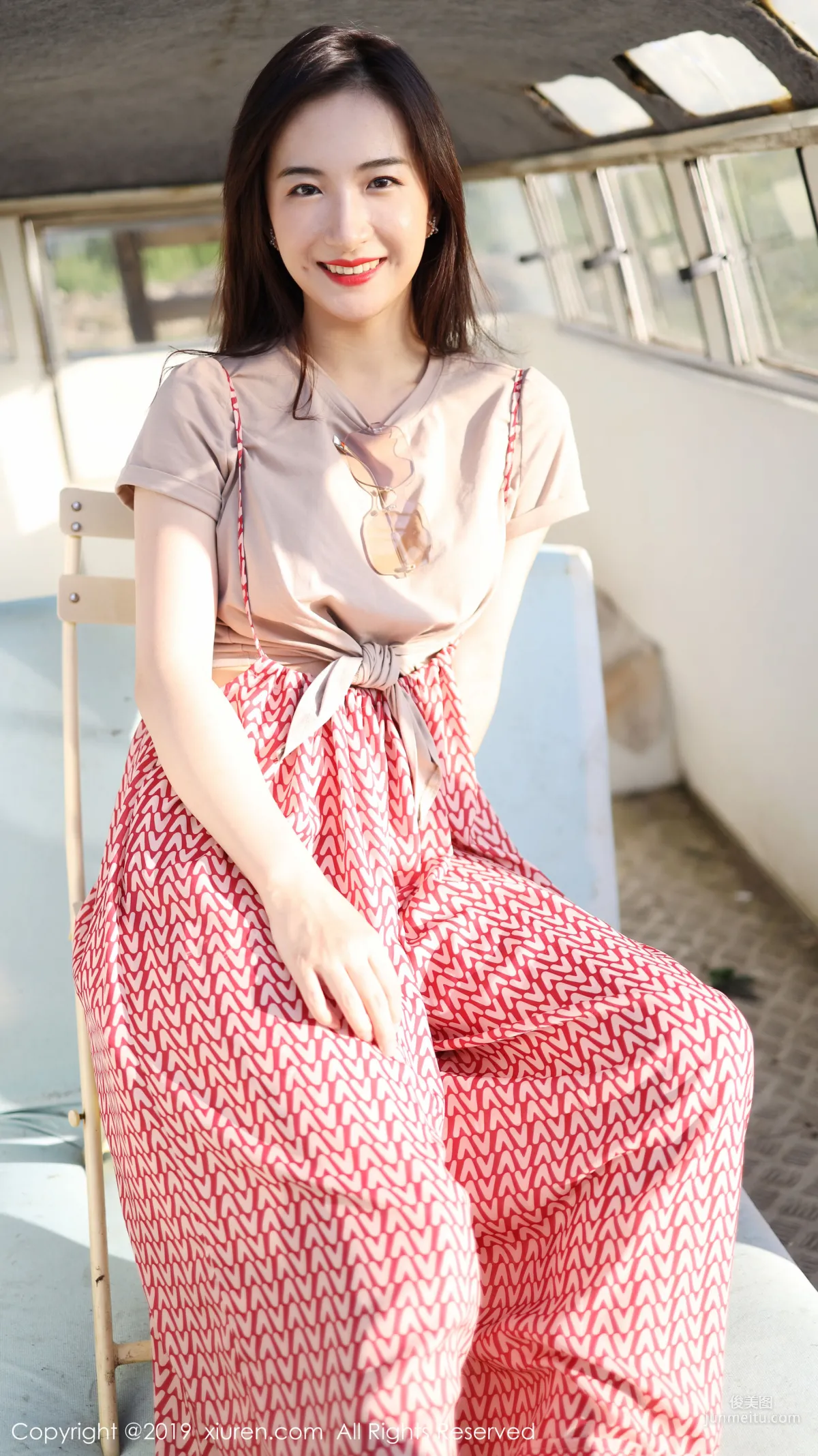 Yi'er Latte Outdoor Fresh Sweet Style Series [XiuRen] No.1718 Photo Set photo 11