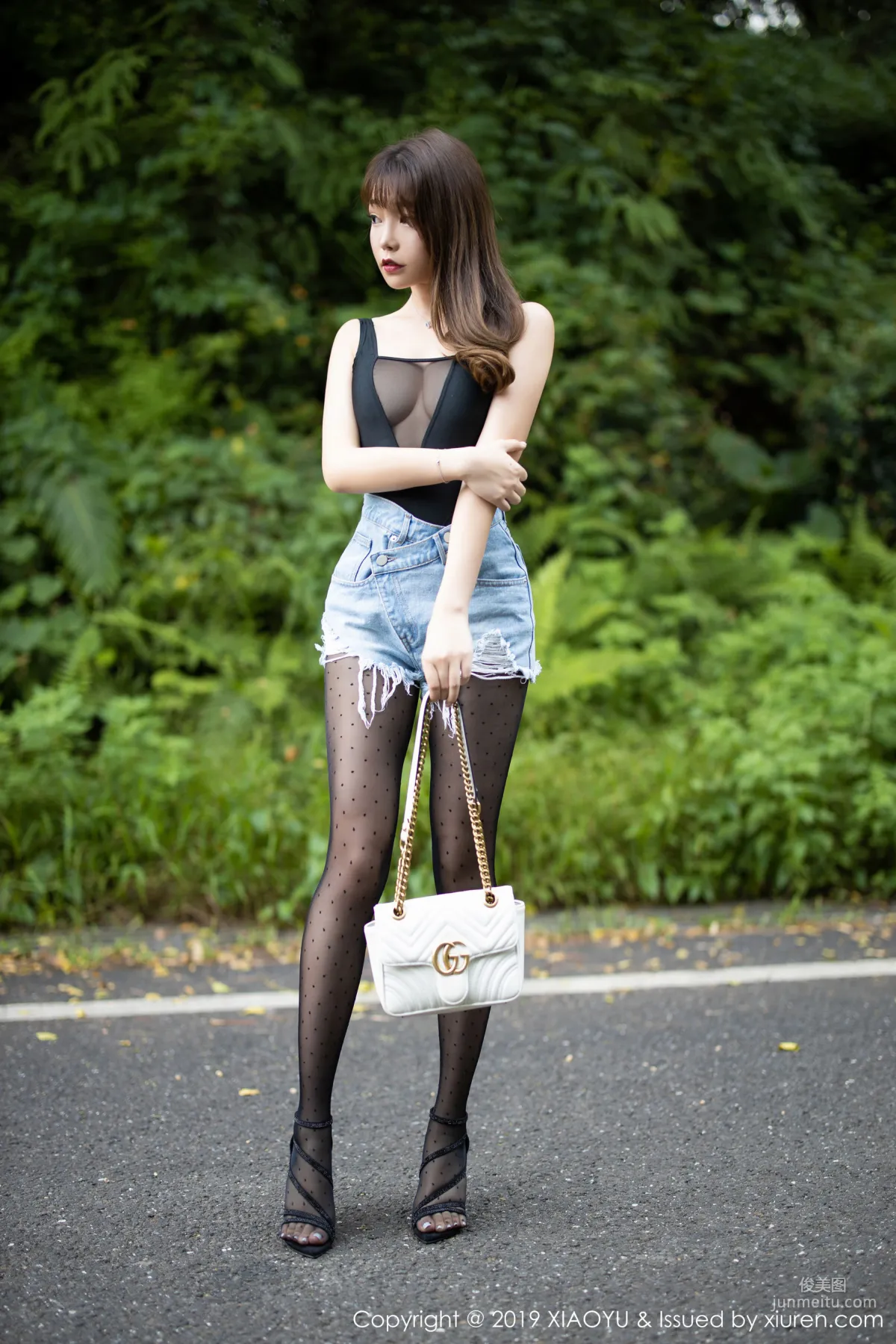 Zhizhi Booty 'Layer by Layer In-Depth Outdoor Story Car Shoot Series' [XIAOYU] Vol.156 Photo Set photo 5
