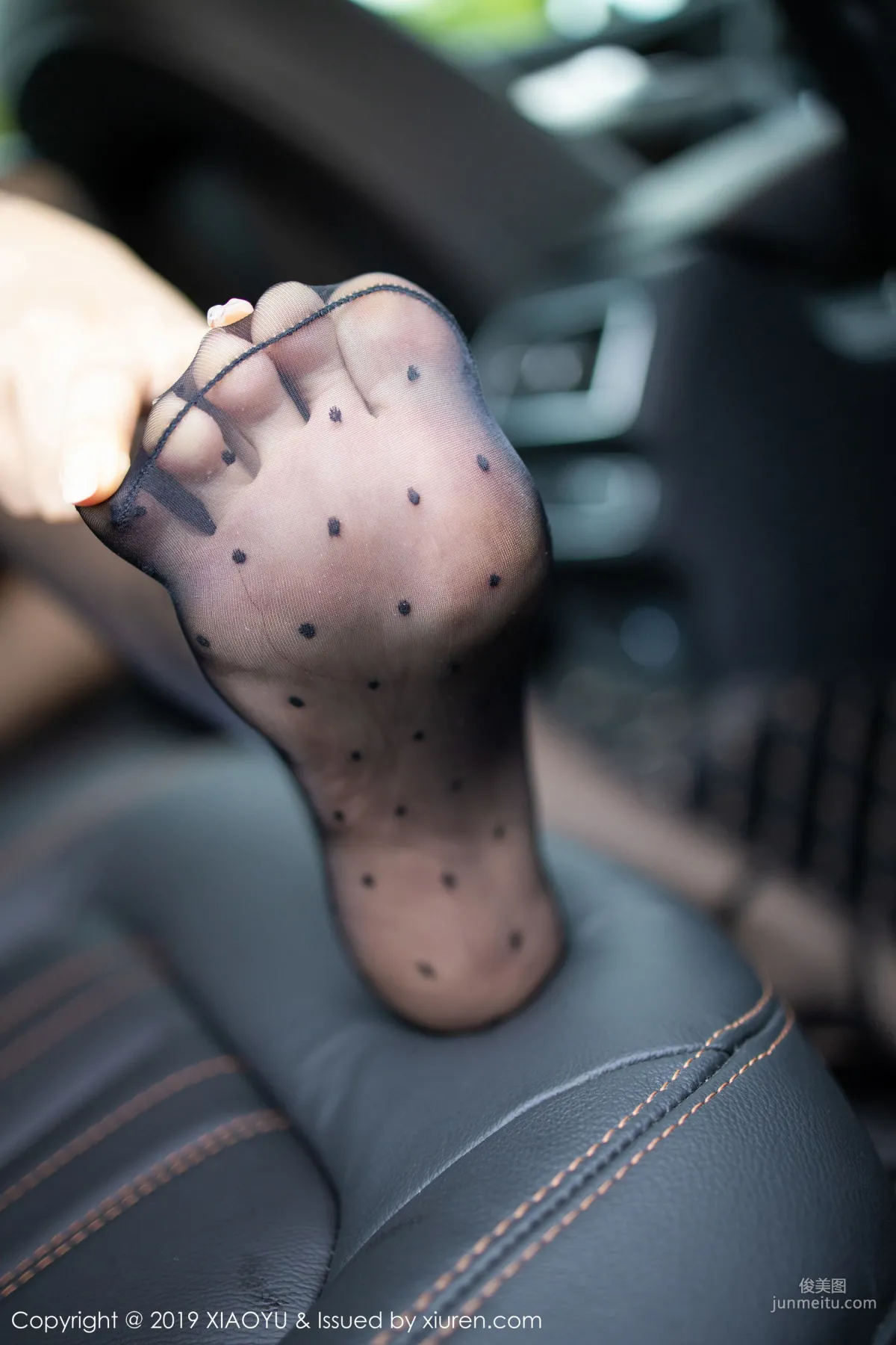 Zhizhi Booty 'Layer by Layer In-Depth Outdoor Story Car Shoot Series' [XIAOYU] Vol.156 Photo Set photo 31
