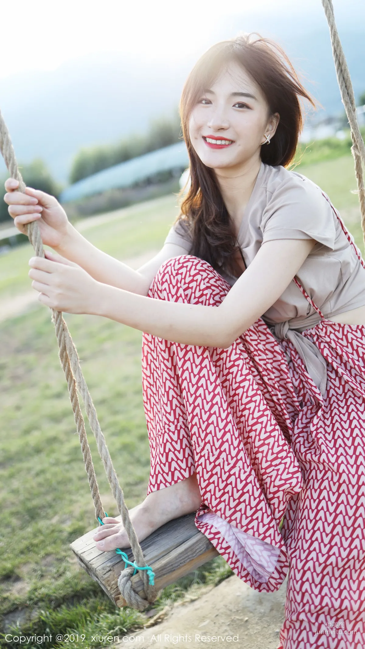 Yi'er Latte Outdoor Fresh Sweet Style Series [XiuRen] No.1718 Photo Set photo 43