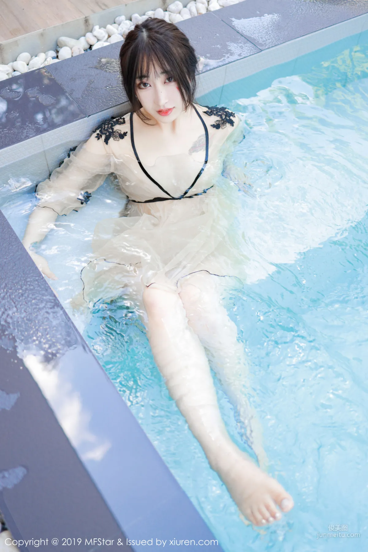 Betty Lin Zixin Pool Bath Beauty Series [MFStar] Vol.230 Photo Set photo 30