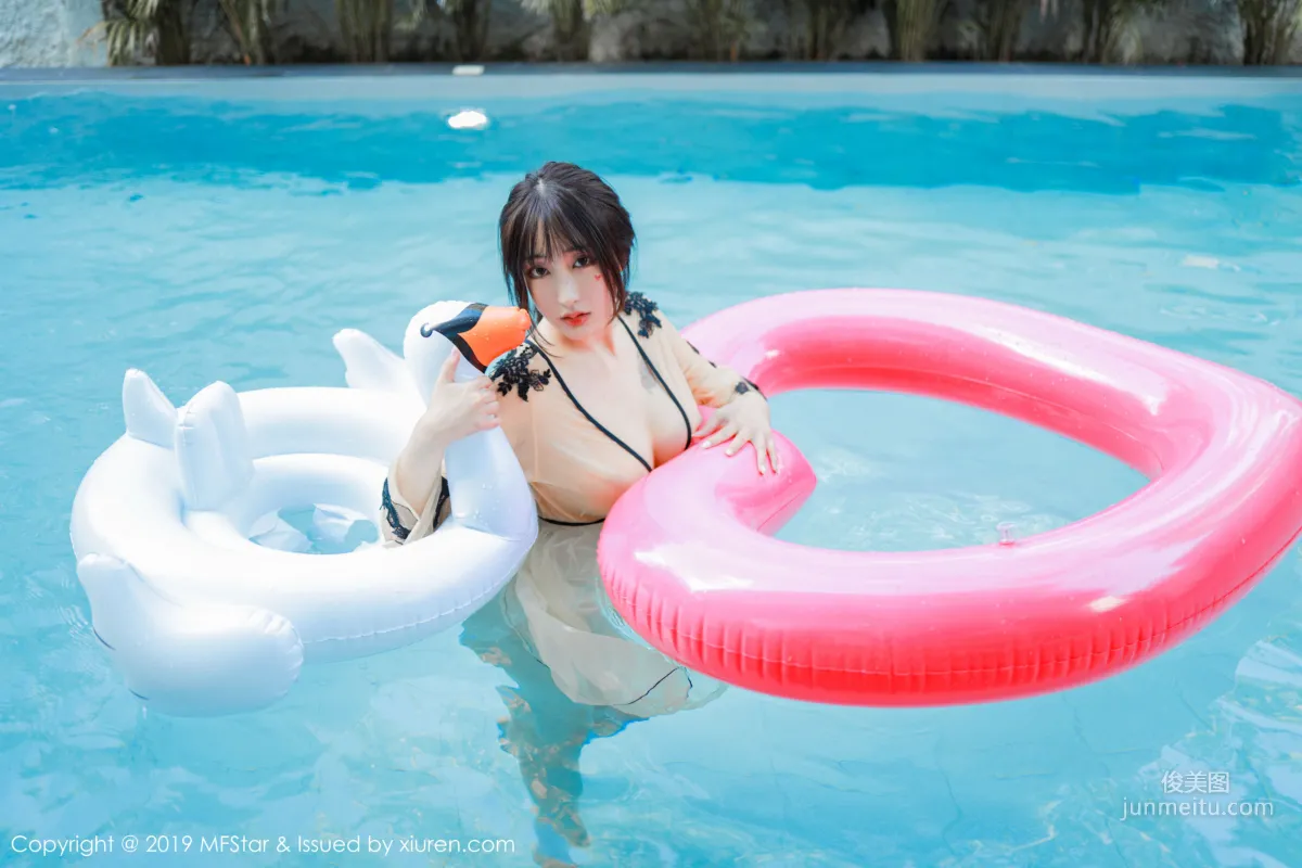 Betty Lin Zixin Pool Bath Beauty Series [MFStar] Vol.230 Photo Set photo 34