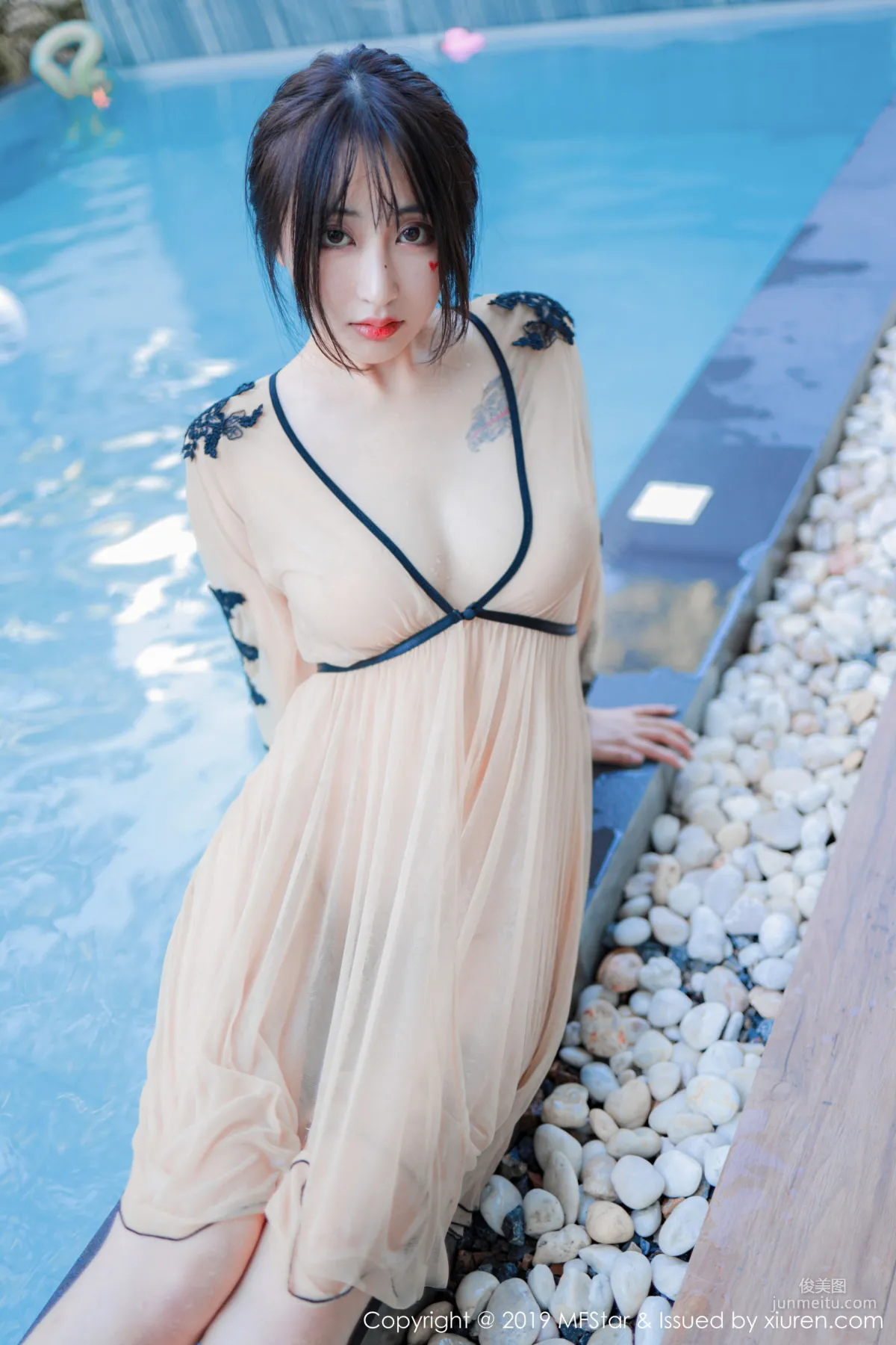 Betty Lin Zixin Pool Bath Beauty Series [MFStar] Vol.230 Photo Set photo 52