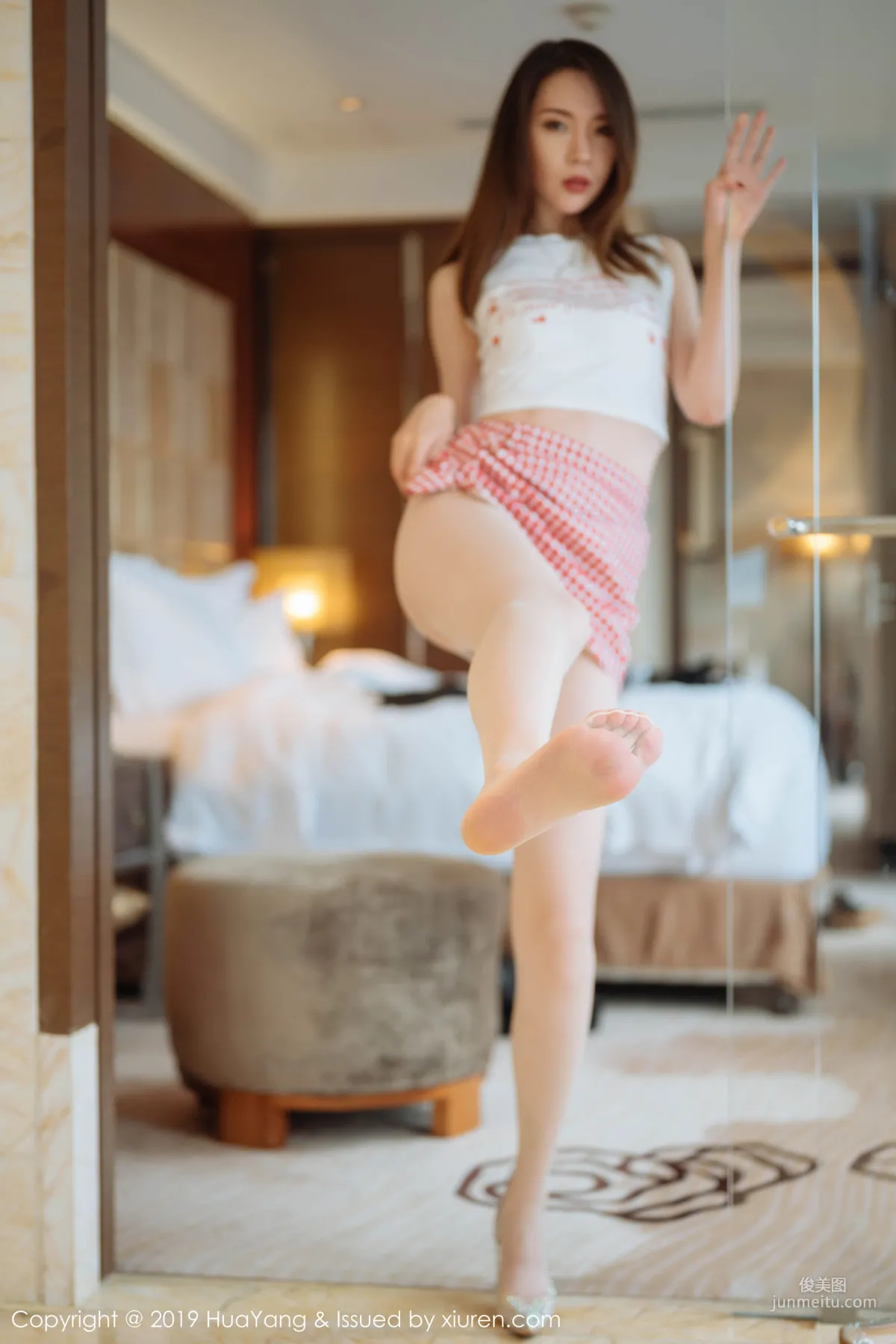 Meng Xinyue, Beautiful Legs in Vacuum Stockings [HuaYang] Vol.182 Photo Set photo 2