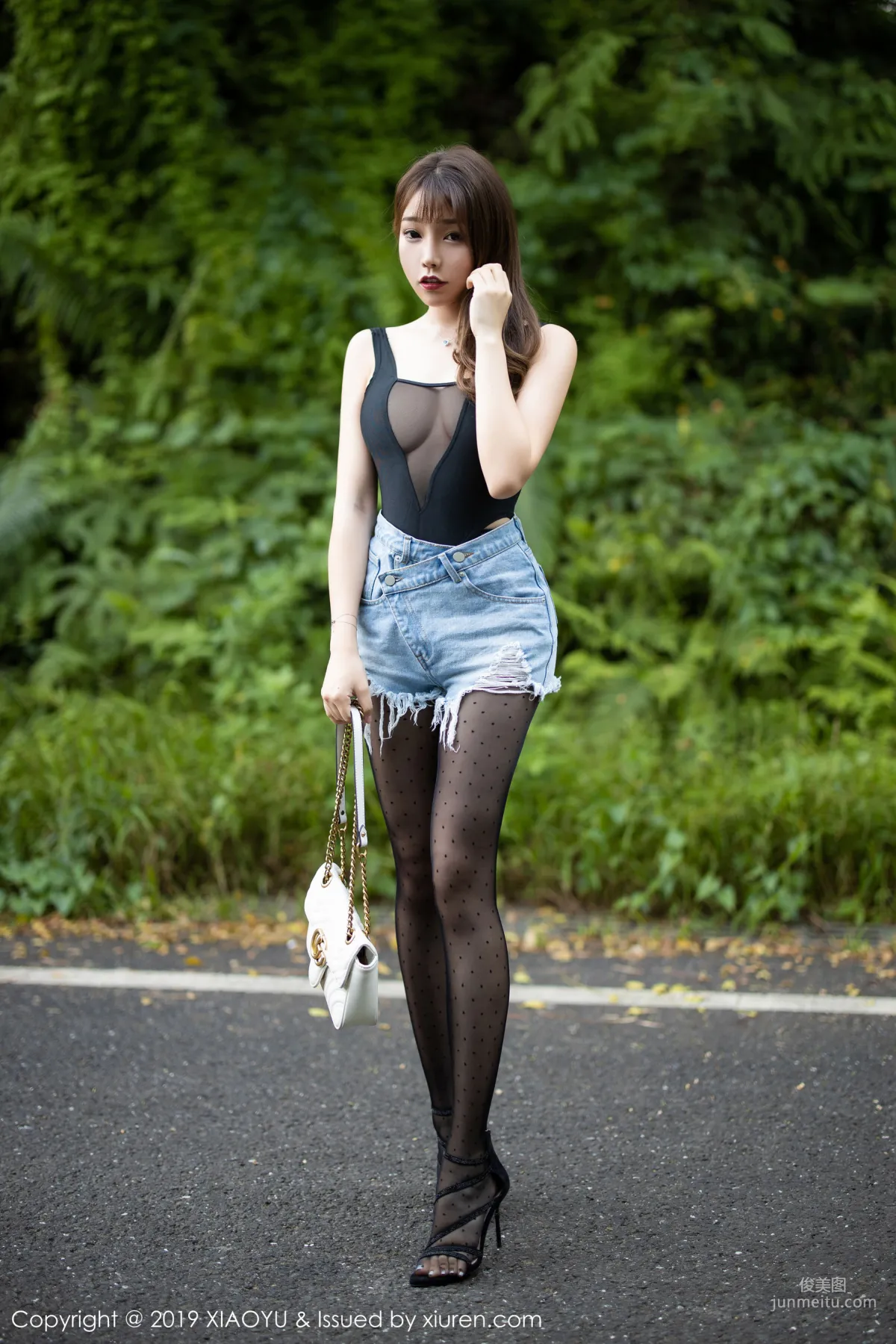 Zhizhi Booty 'Layer by Layer In-Depth Outdoor Story Car Shoot Series' [XIAOYU] Vol.156 Photo Set photo 4