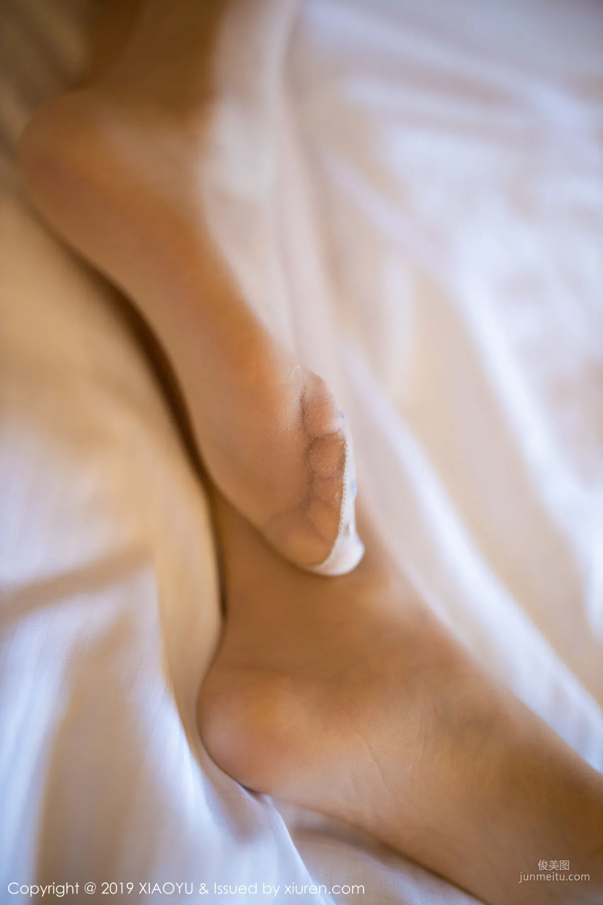 Yuner Claire, Beautiful Legs in Sexy Flesh-Colored Stockings [XIAOYU] Vol.186 Photo Set photo 27