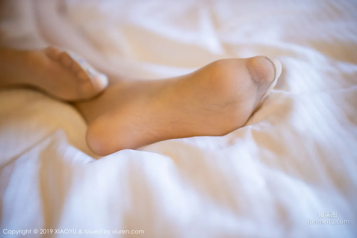 Yuner Claire, Beautiful Legs in Sexy Flesh-Colored Stockings [XIAOYU] Vol.186 Photo Set photo 28