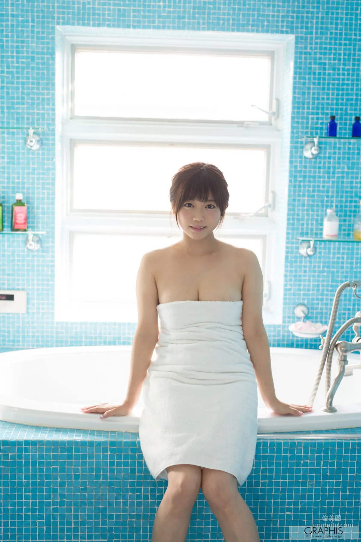 Miharu Usa [Graphis] Limited Edition Photo Set photo 16