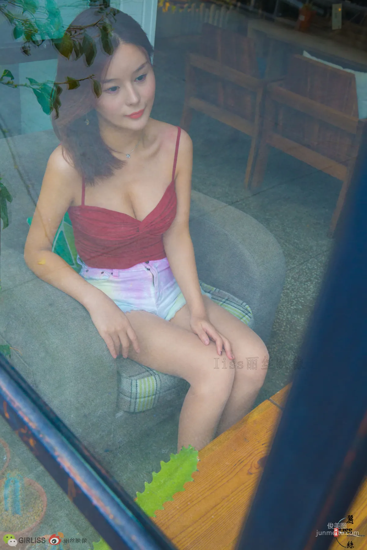 [GIRLISS] "Liang Bing's Red Spiral and Flesh Stockings" Photo Set photo 5