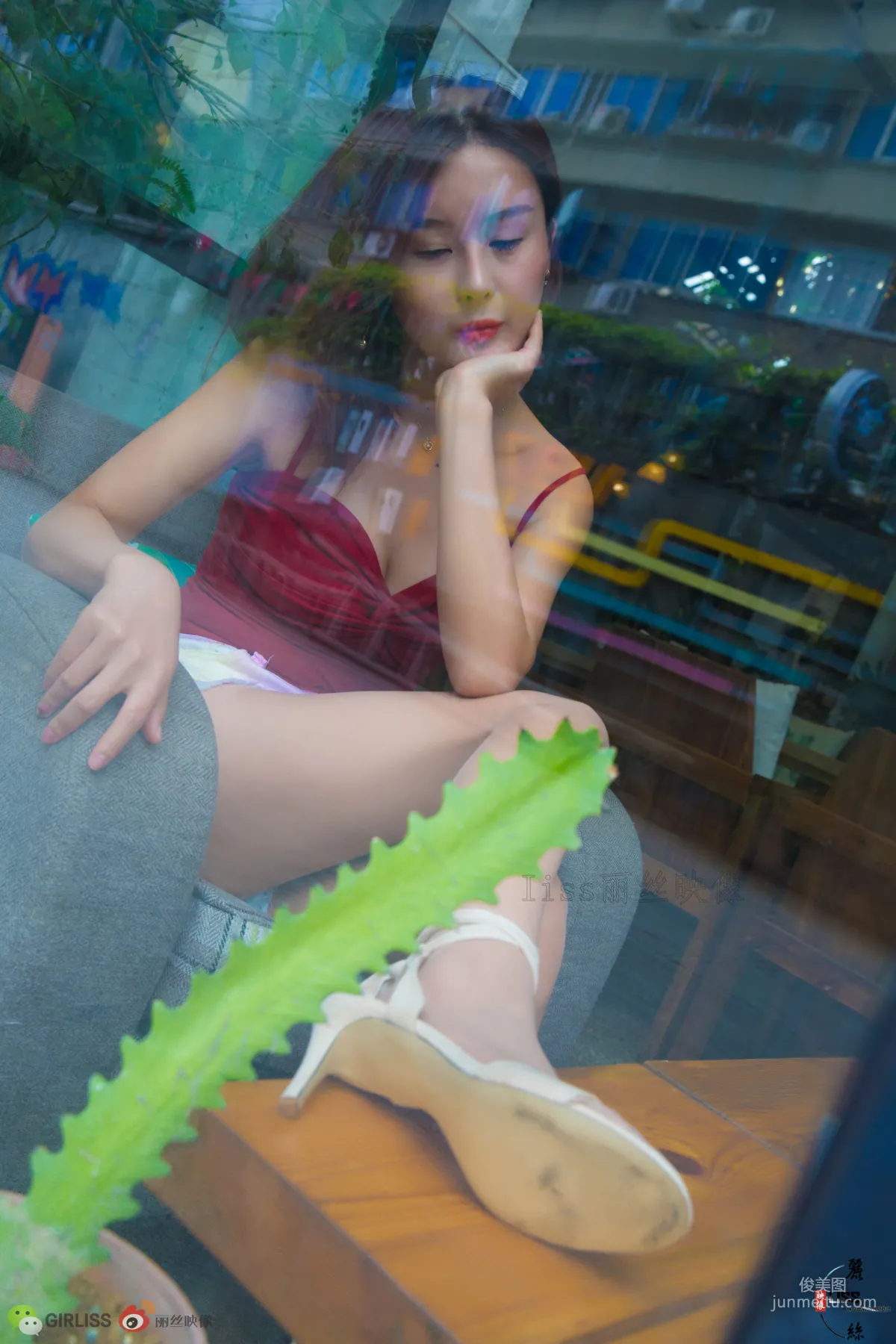 [丽丝映像LISS] 《梁冰的红螺旋与肉丝》 写真集9