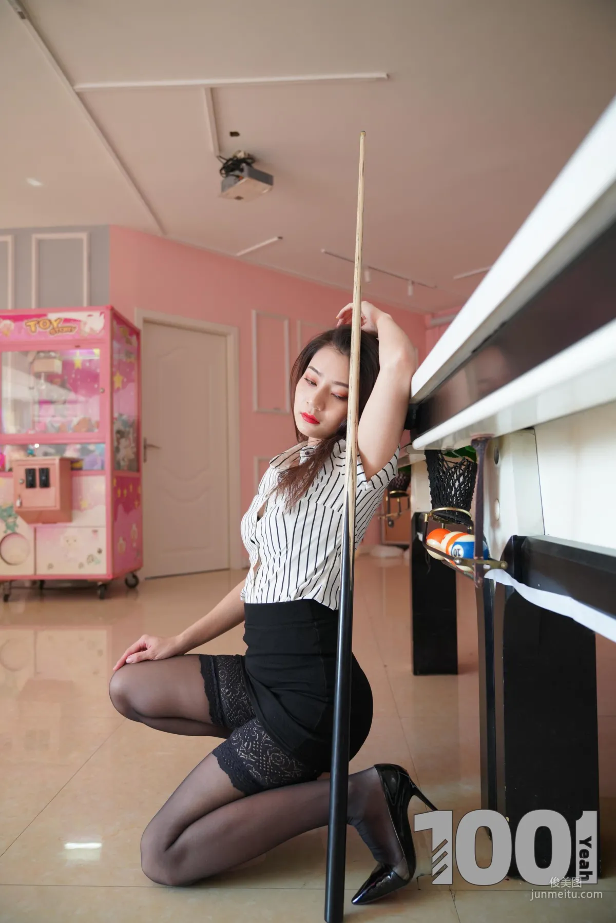 Model Zhen Zhen, Billiards Female Coach 3 [One Thousand and One Nights] Beautiful Legs High Heels Silk Stockings Photo Set photo 7