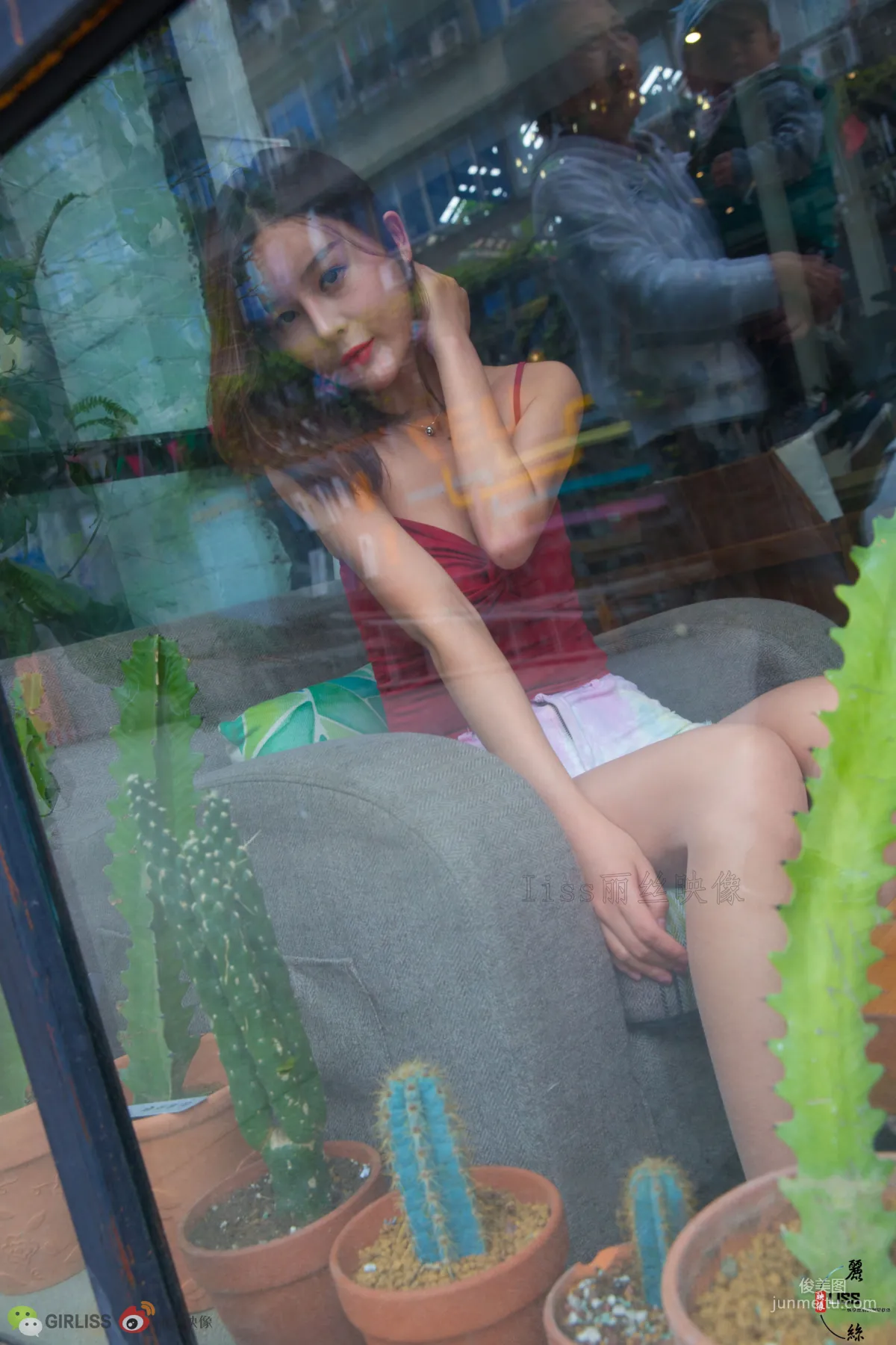 [GIRLISS] "Liang Bing's Red Spiral and Flesh Stockings" Photo Set photo 10