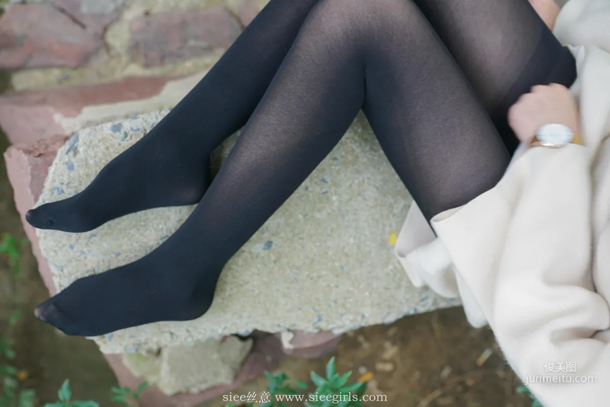Qianqian, Dotted Autumn Leaves and Rustling Wind [SIEE] No.400 Photo Set photo 43
