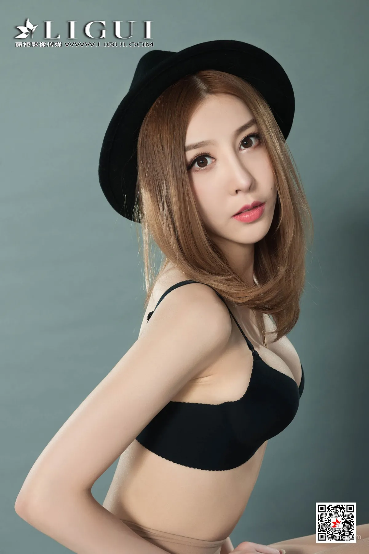Model Tu Zi, Flesh Stockings and Ultra Short Denim Hot Pants [Ligui] Web Beauty Photo Set photo 34