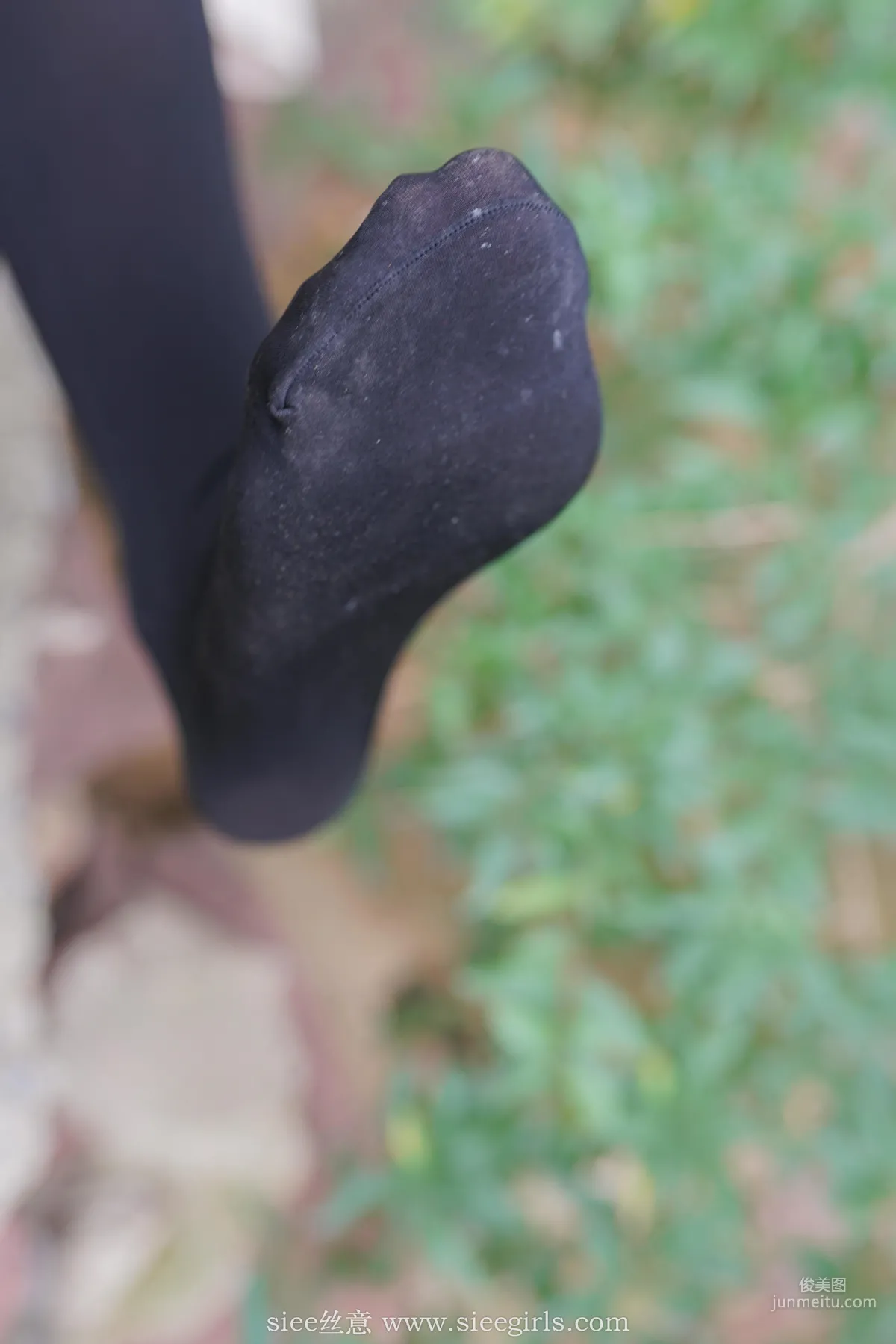 Qianqian, Dotted Autumn Leaves and Rustling Wind [SIEE] No.400 Photo Set photo 34