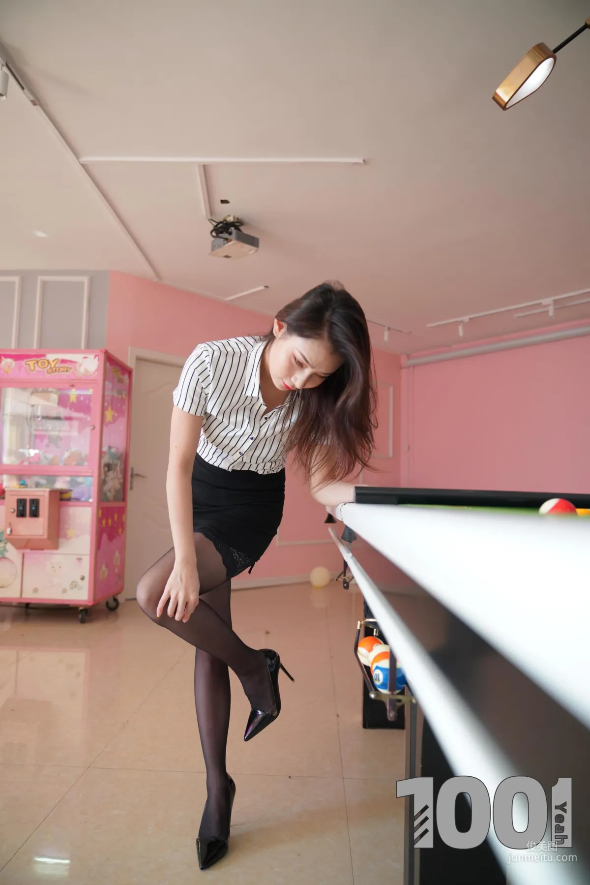Model Zhen Zhen, Billiards Female Coach 3 [One Thousand and One Nights] Beautiful Legs High Heels Silk Stockings Photo Set photo 2