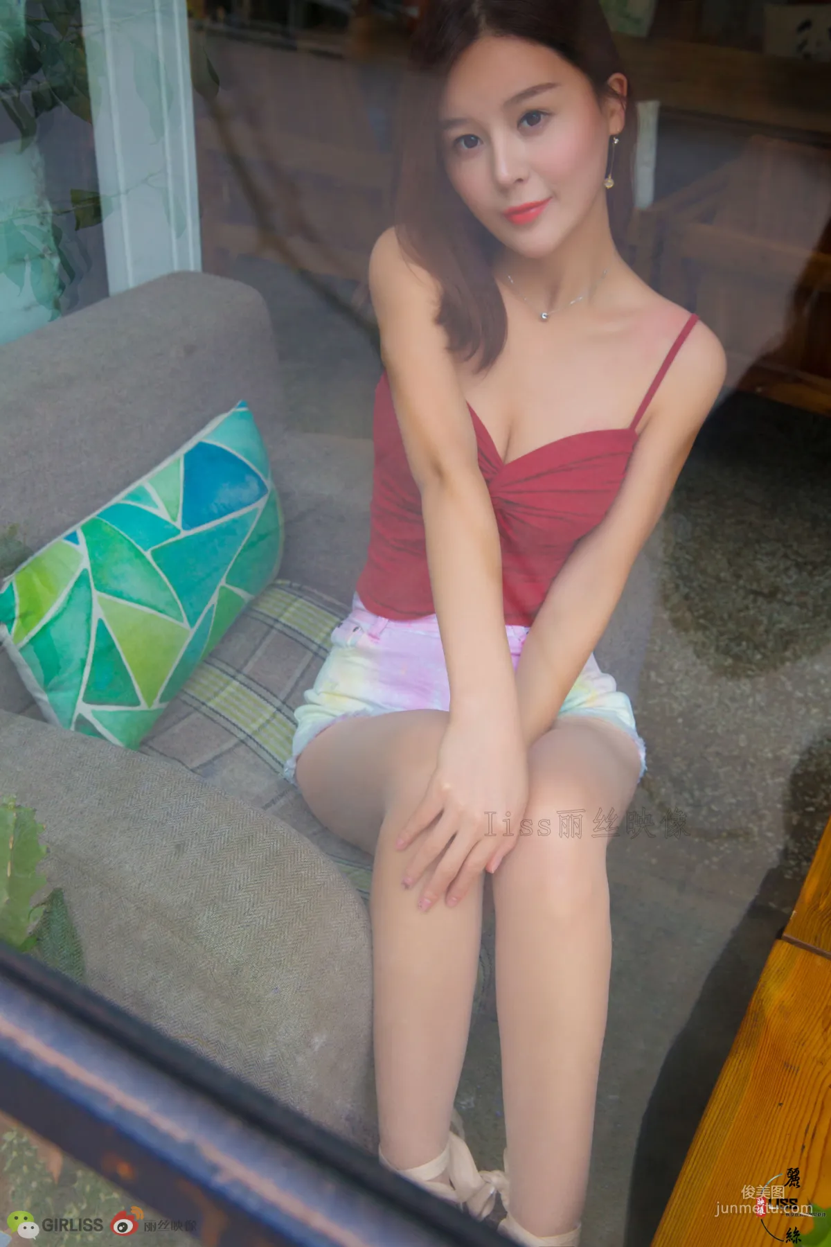 [GIRLISS] "Liang Bing's Red Spiral and Flesh Stockings" Photo Set photo 13