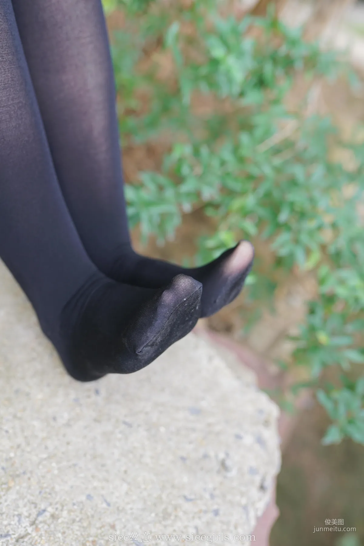 Qianqian, Dotted Autumn Leaves and Rustling Wind [SIEE] No.400 Photo Set photo 40