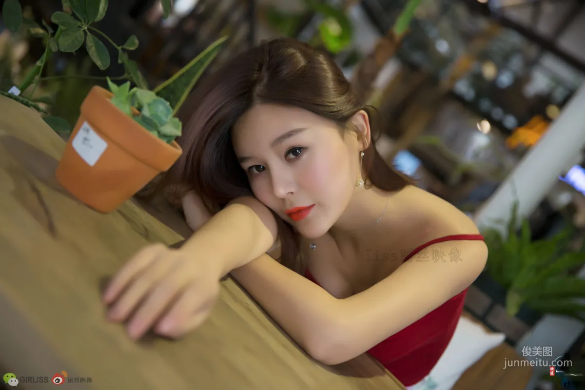 [GIRLISS] "Liang Bing's Red Spiral and Flesh Stockings" Photo Set photo 22