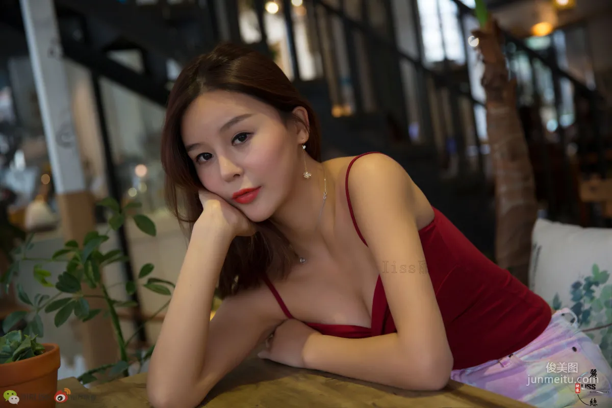 [GIRLISS] "Liang Bing's Red Spiral and Flesh Stockings" Photo Set photo 18
