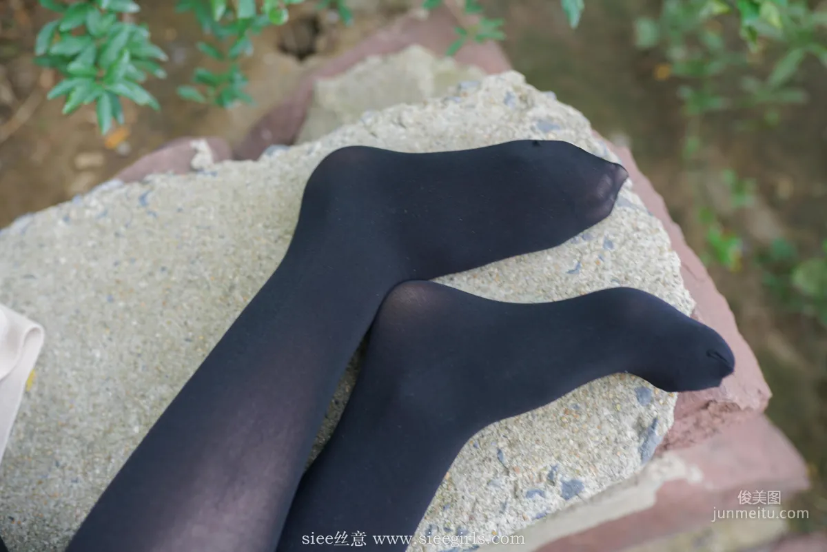 Qianqian, Dotted Autumn Leaves and Rustling Wind [SIEE] No.400 Photo Set photo 48