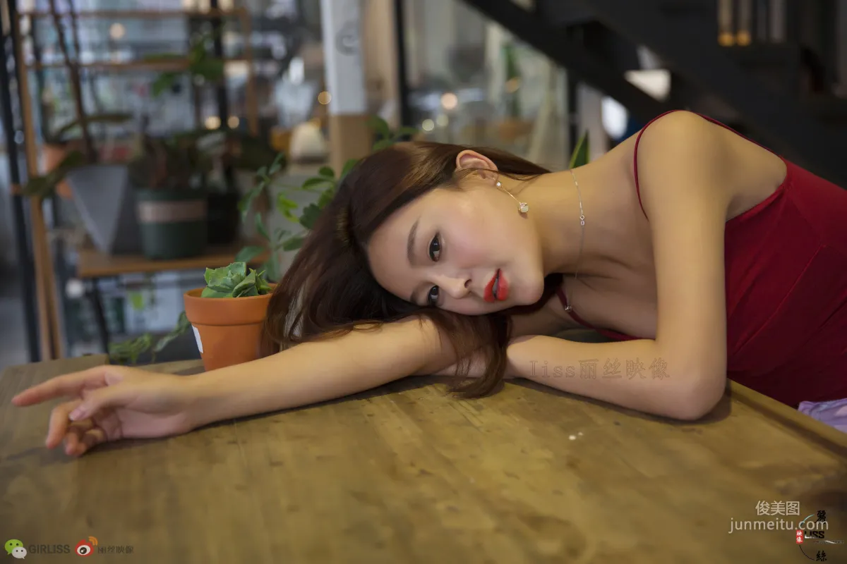 [GIRLISS] "Liang Bing's Red Spiral and Flesh Stockings" Photo Set photo 19
