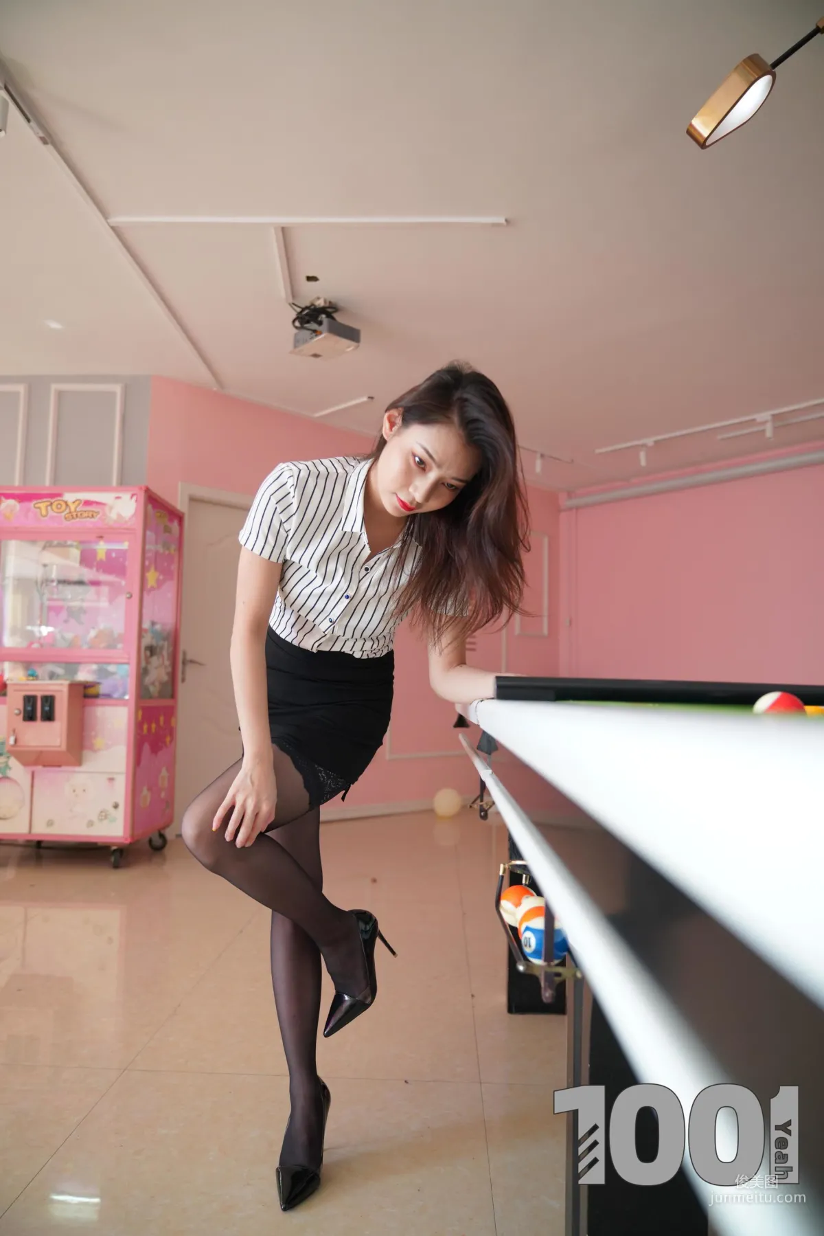 Model Zhen Zhen, Billiards Female Coach 3 [One Thousand and One Nights] Beautiful Legs High Heels Silk Stockings Photo Set photo 3