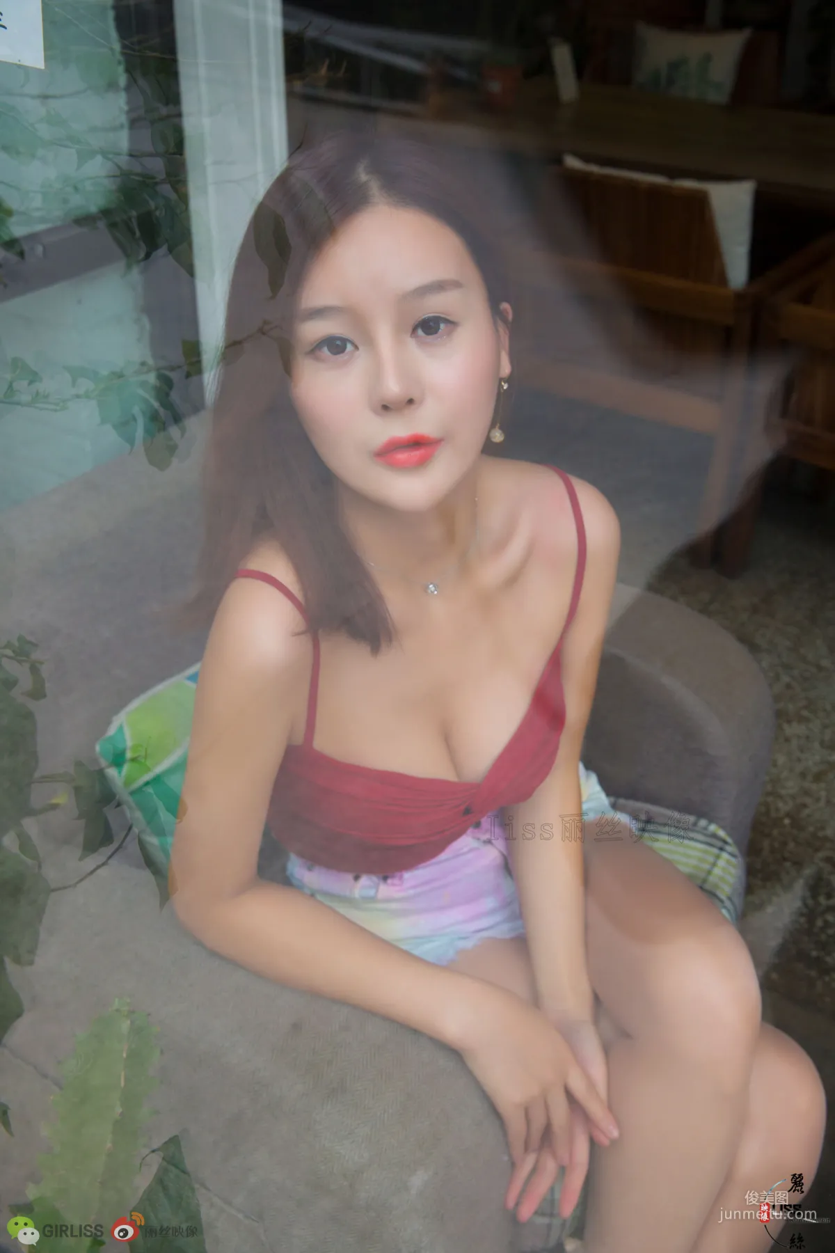 [GIRLISS] "Liang Bing's Red Spiral and Flesh Stockings" Photo Set photo 12