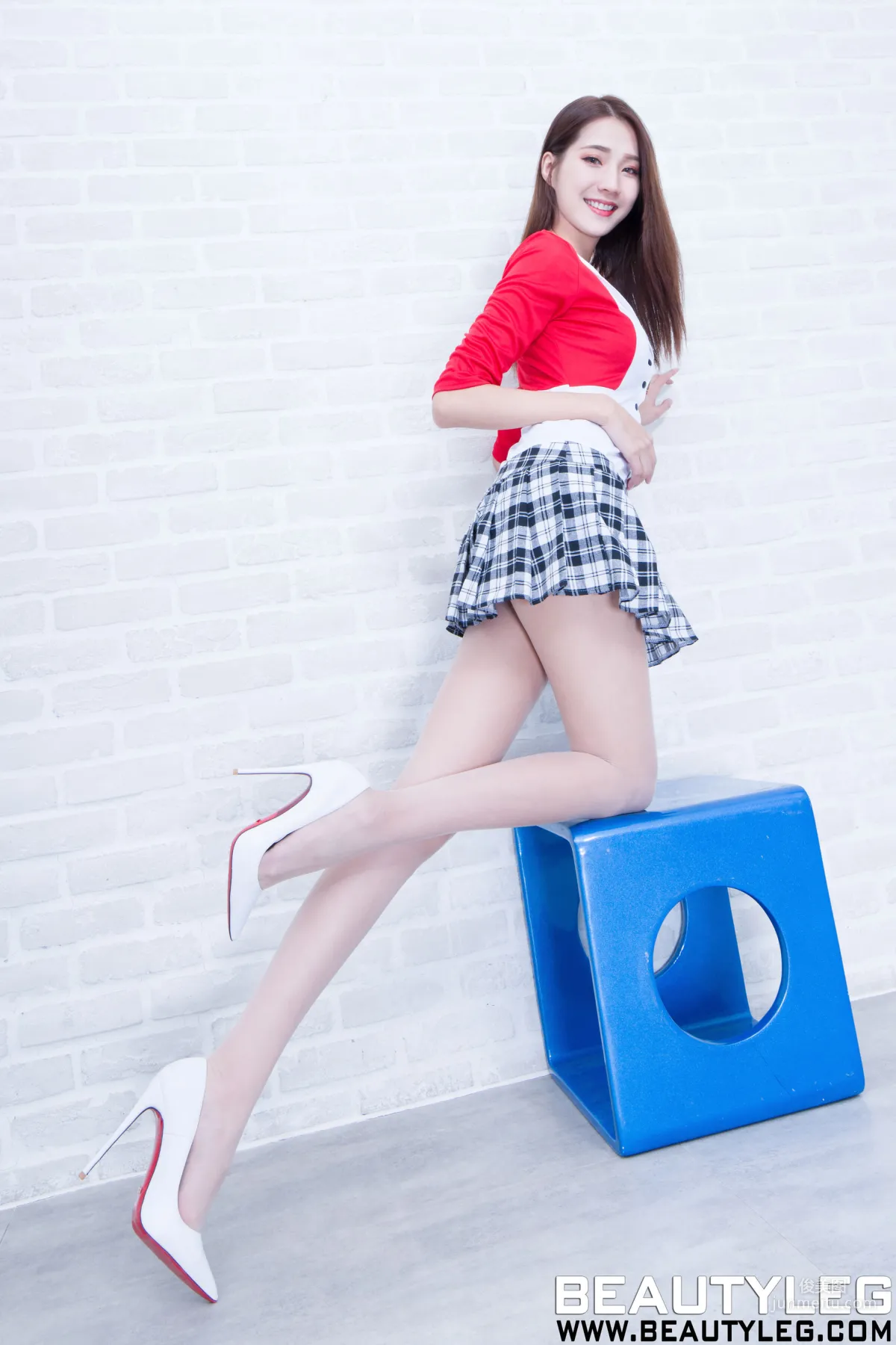 腿模Anita《黑絲OL+迷你裙美腿》 [Beautyleg] No.1890 寫真集 41