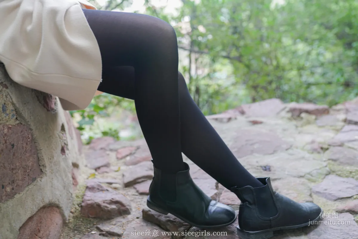 Qianqian, Dotted Autumn Leaves and Rustling Wind [SIEE] No.400 Photo Set photo 2