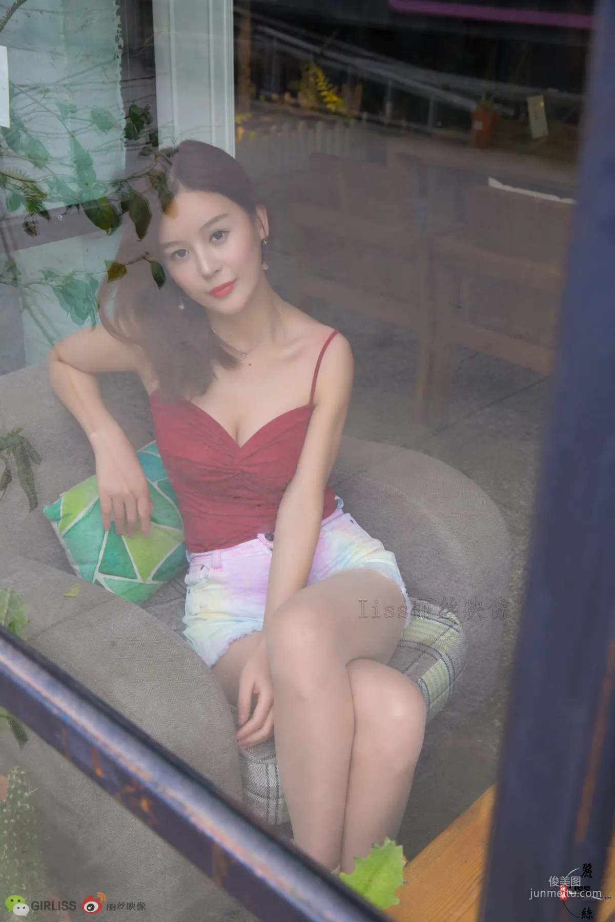 [丽丝映像LISS] 《梁冰的红螺旋与肉丝》 写真集2