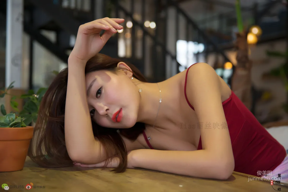[GIRLISS] "Liang Bing's Red Spiral and Flesh Stockings" Photo Set photo 20