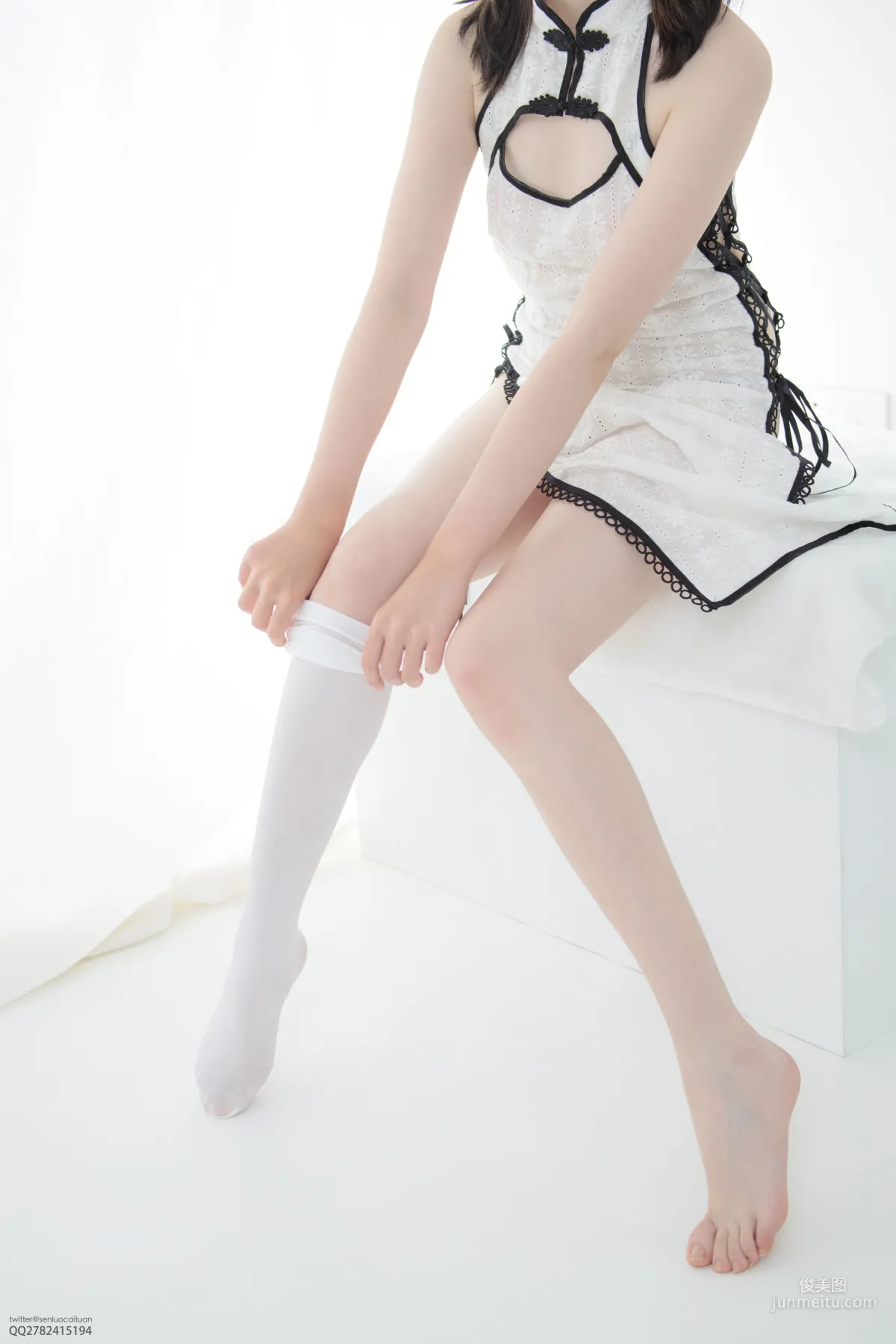 Aika《慵懶的旗袍》 高筒襪80D [森蘿财團] JKFUN-035 寫真集 104