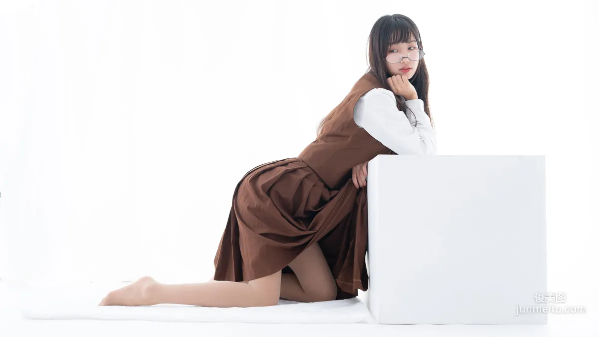 小梓《肉丝30D》 [森萝财团] JKFUN-033 写真集2