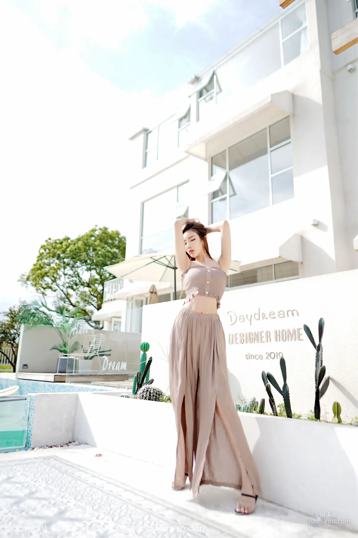 Meng Xiaonan Little Night Cat, Sexy Outdoor Shoot + Pink Lingerie [FeiLin] VOL.218 Photo Set photo 23