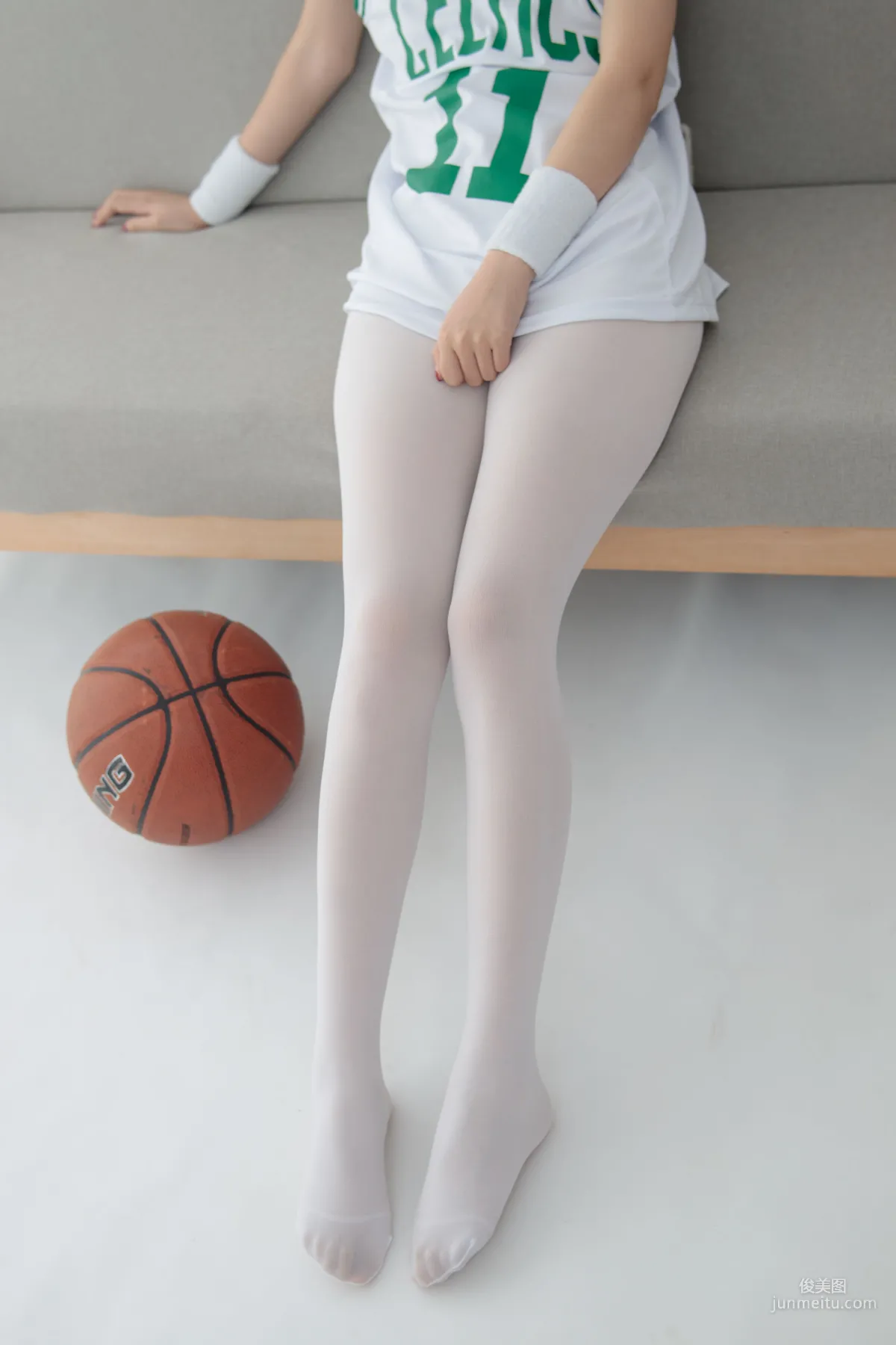 卉子《與籃球無關 80D白絲》 [森蘿财團] JKFUN-041 寫真集 9