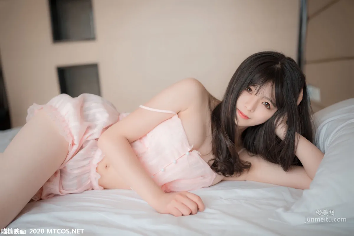 《粉色吊带睡衣》 [喵糖映画] VOL.104 写真集32