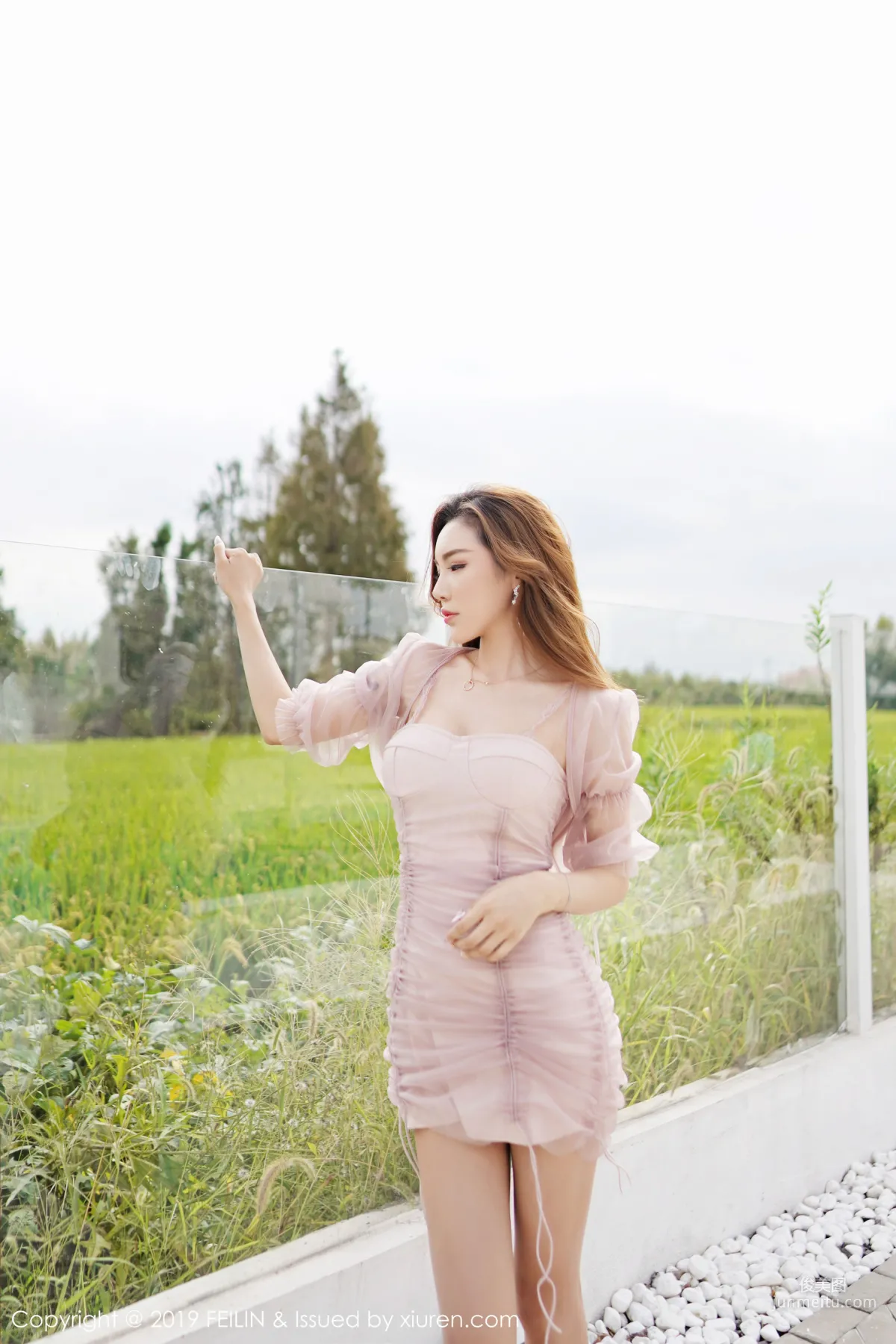 Meng Xiaonan Little Night Cat, Sexy Outdoor Shoot + Pink Lingerie [FeiLin] VOL.218 Photo Set photo 3