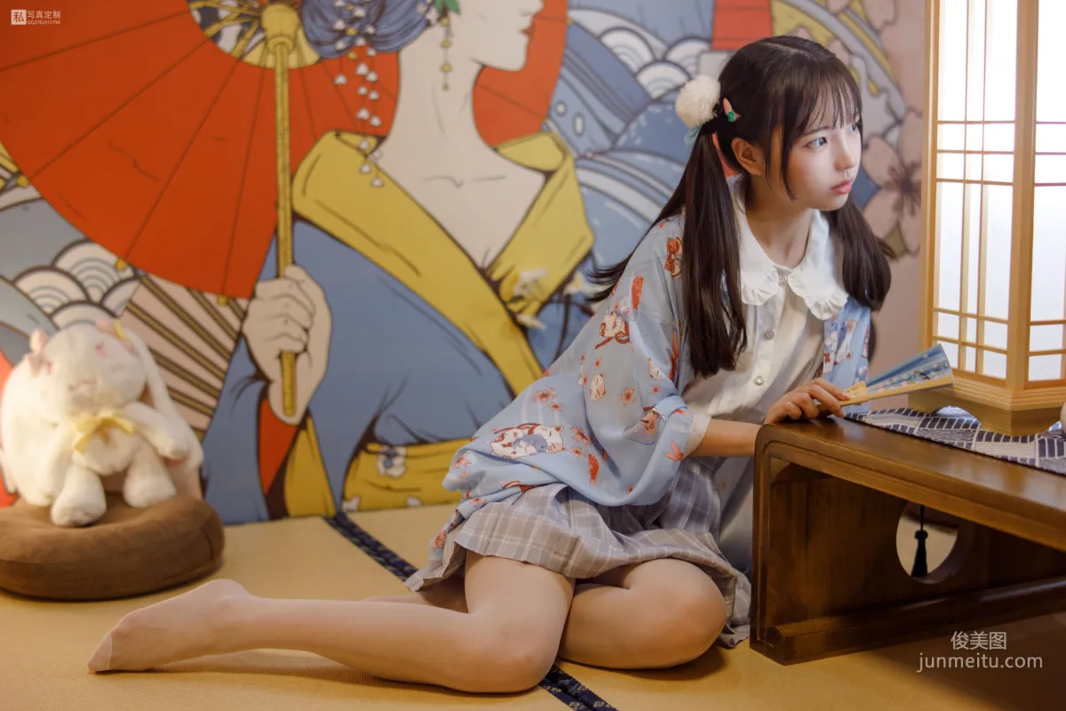 默陌《15D白絲 花裡胡哨的民宿》 [森蘿财團] JKFUN-027 寫真集 24