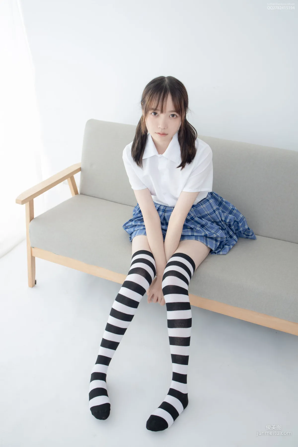 Aika《黑白高筒》 [森蘿财團] JKFUN-045 寫真集 5