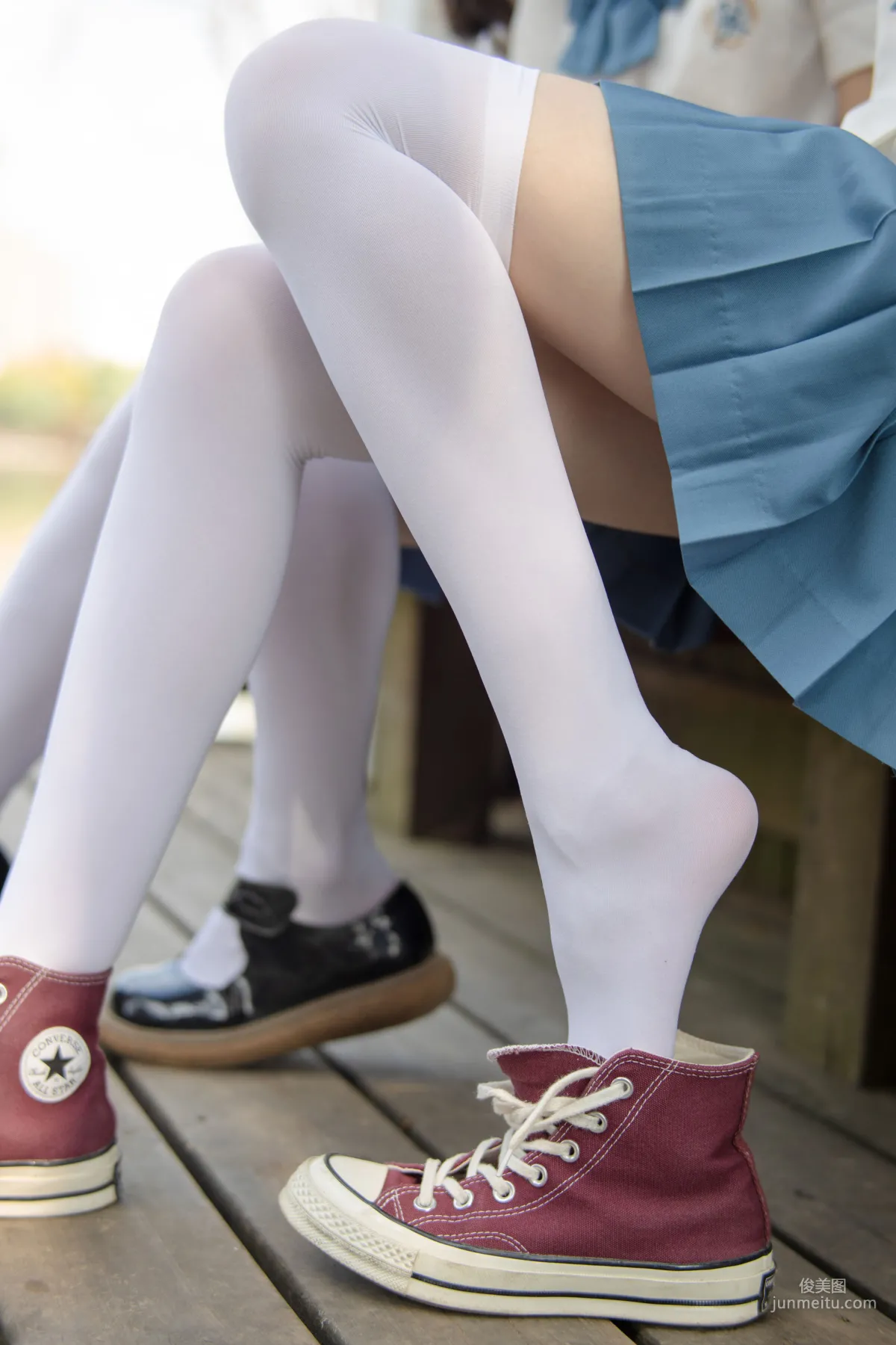 默陌&Aika《80D白絲過膝襪》 [森蘿财團] JKFUN-025 寫真集 80